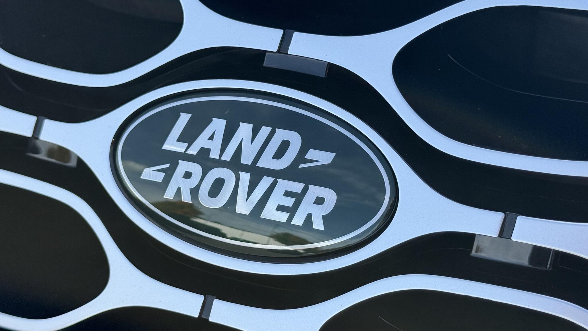 Land Rover Discovery Sport view 24