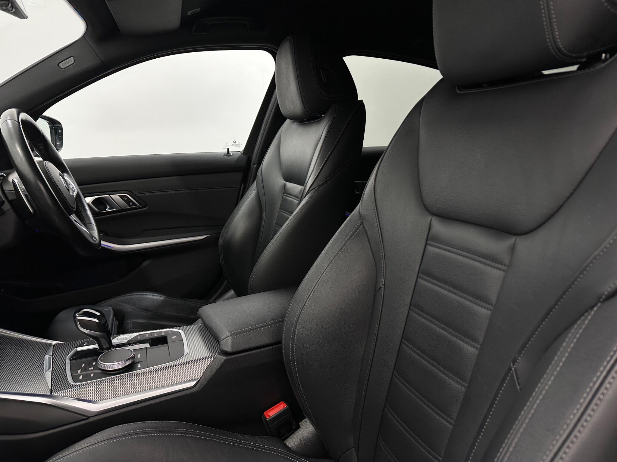 BMW 3 Series view 35