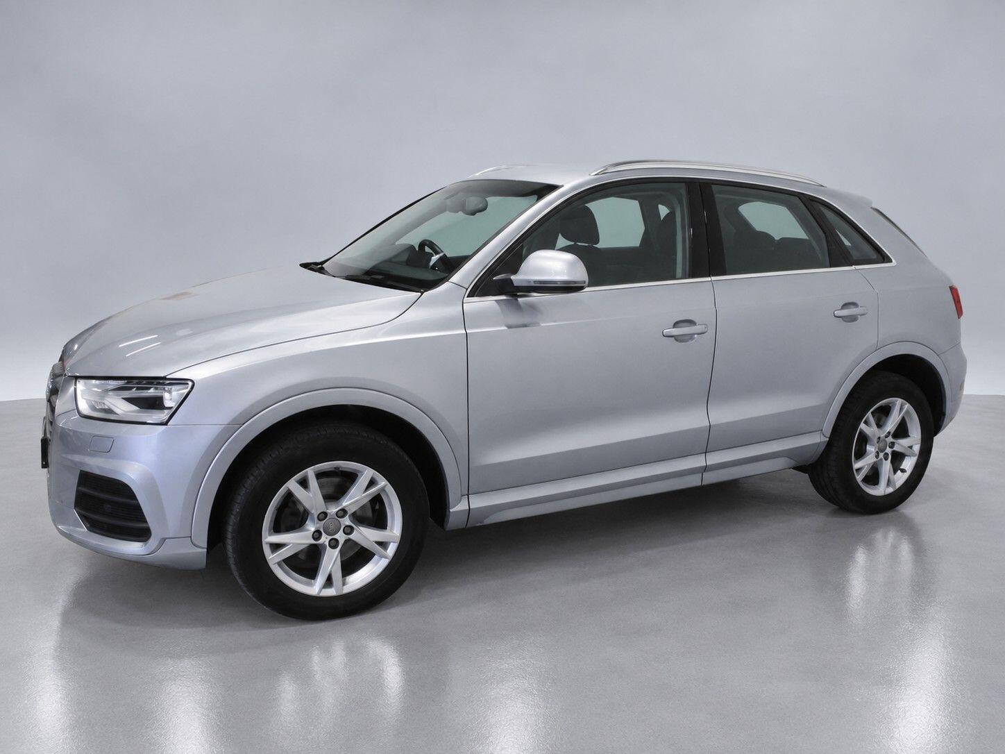 Audi Q3 view 5