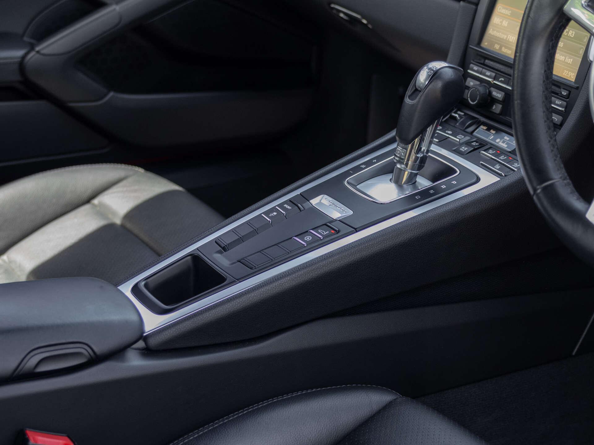 Porsche Cayman view 13