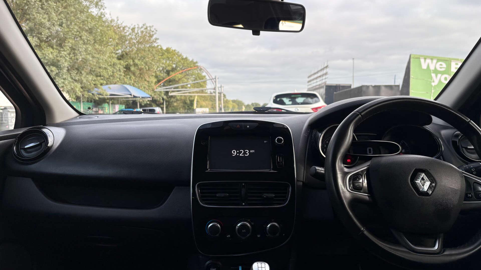 Renault Clio view 32