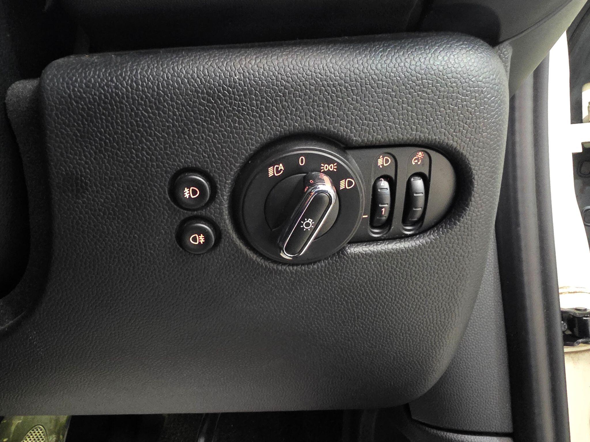 Mini Hatch view 15