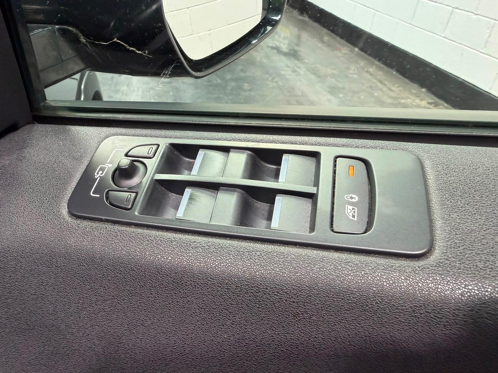 Land Rover Discovery Sport view 19