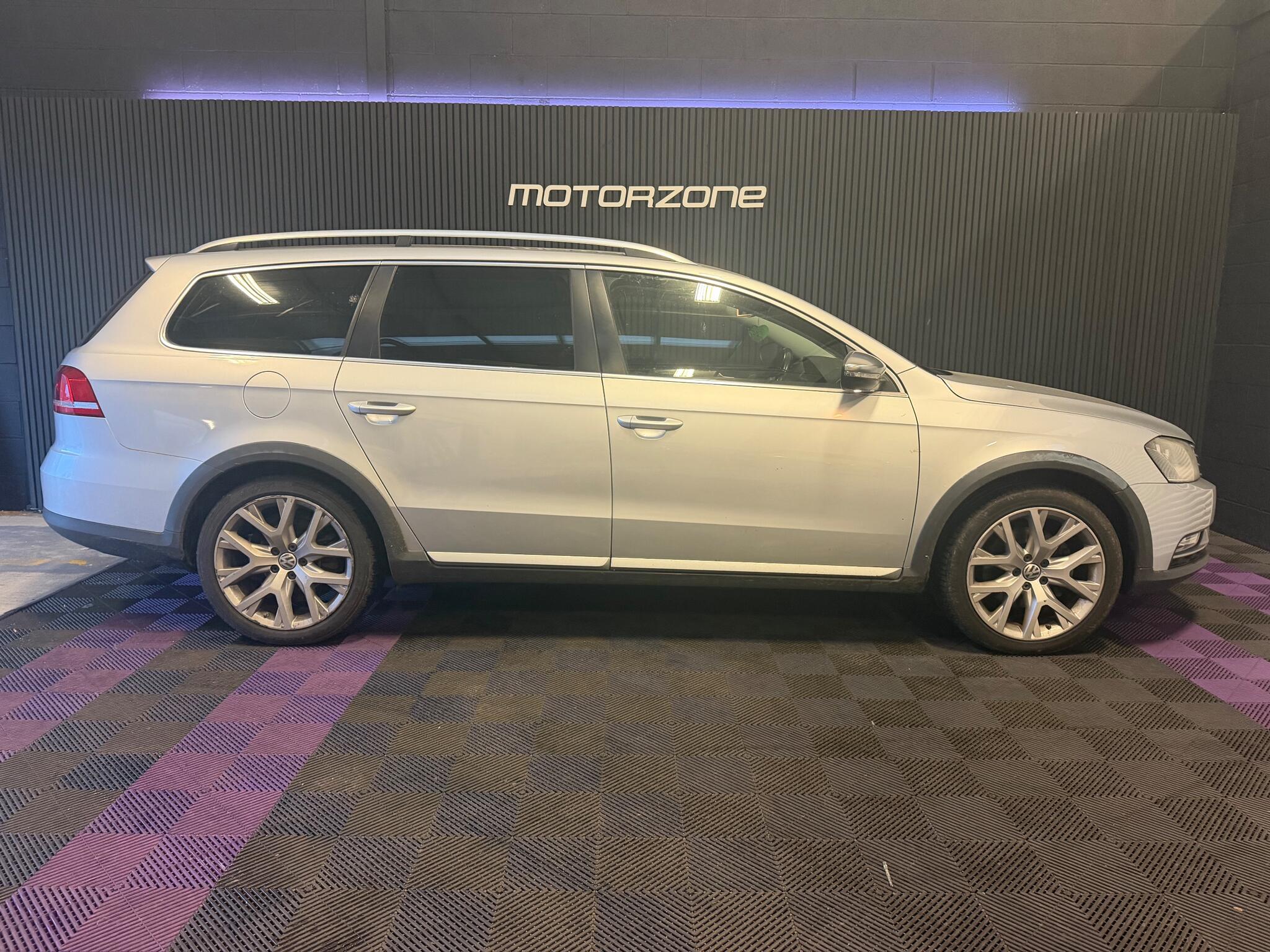 Volkswagen Passat view 19
