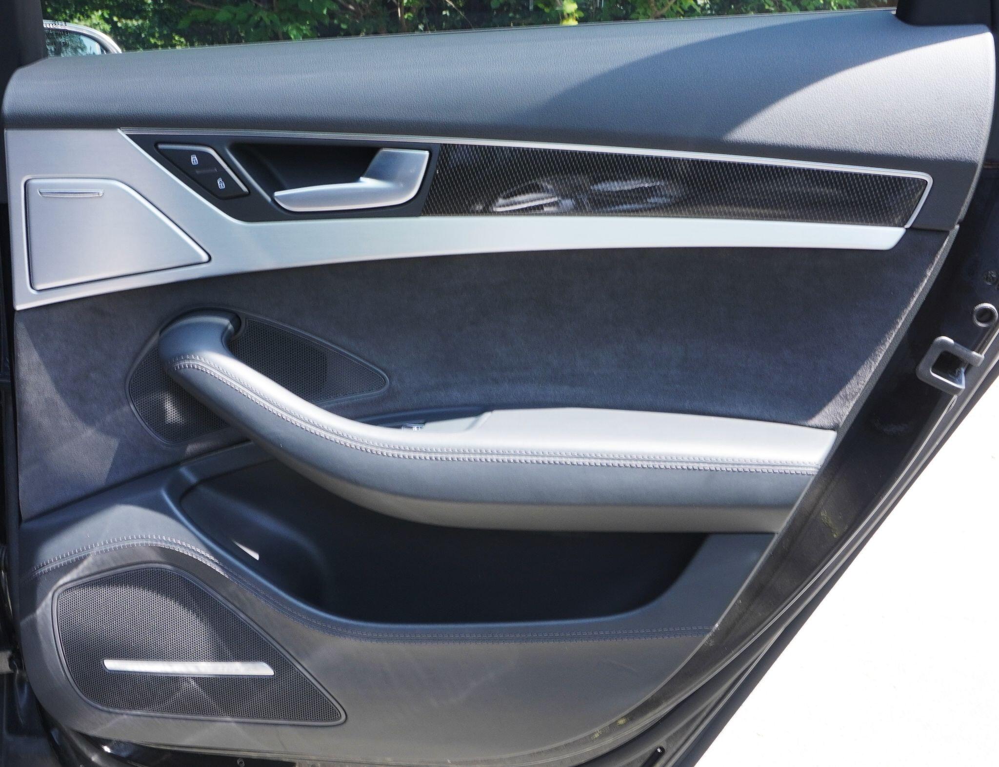 Audi S8 view 46
