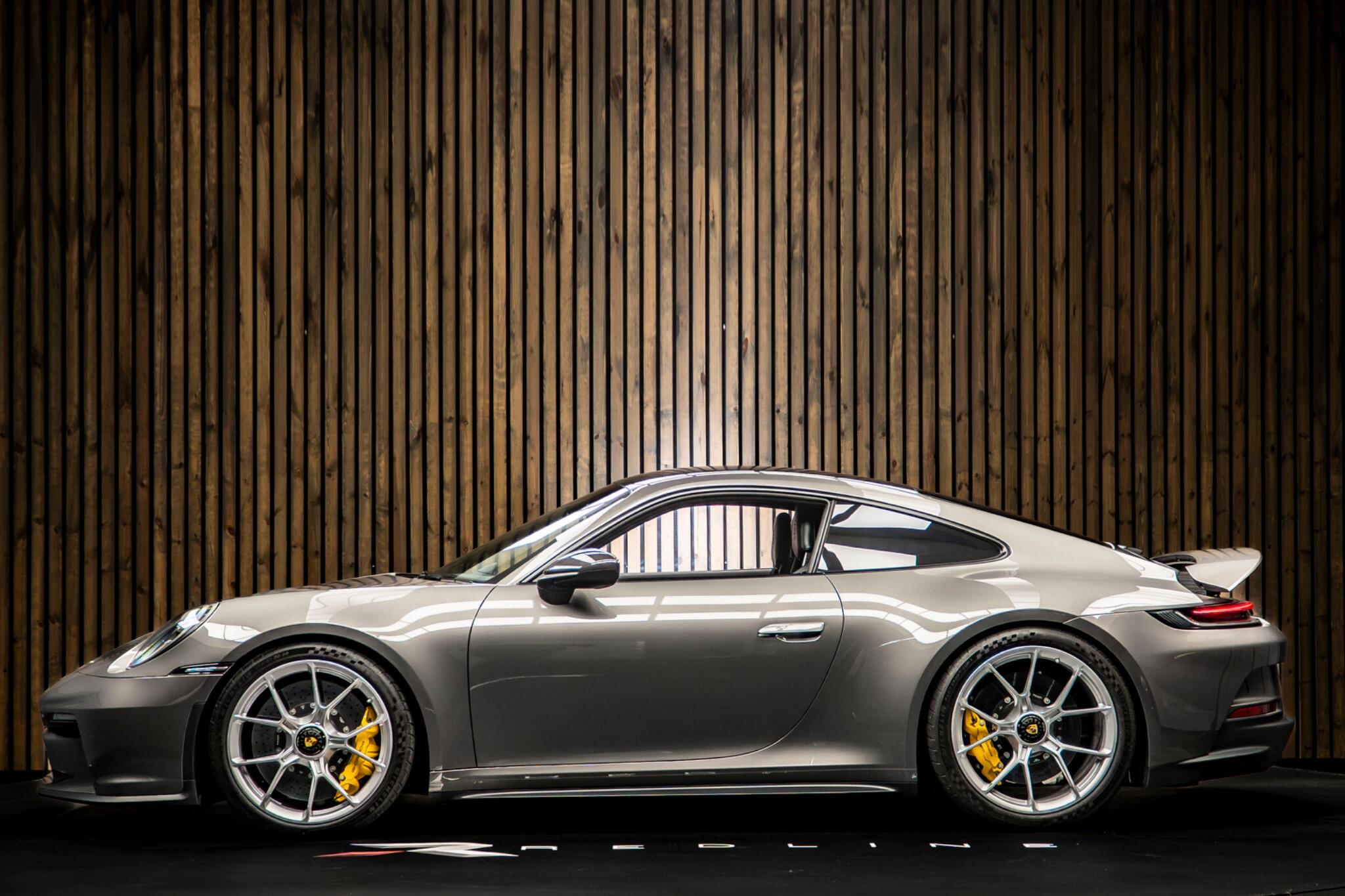Porsche 911 view 7