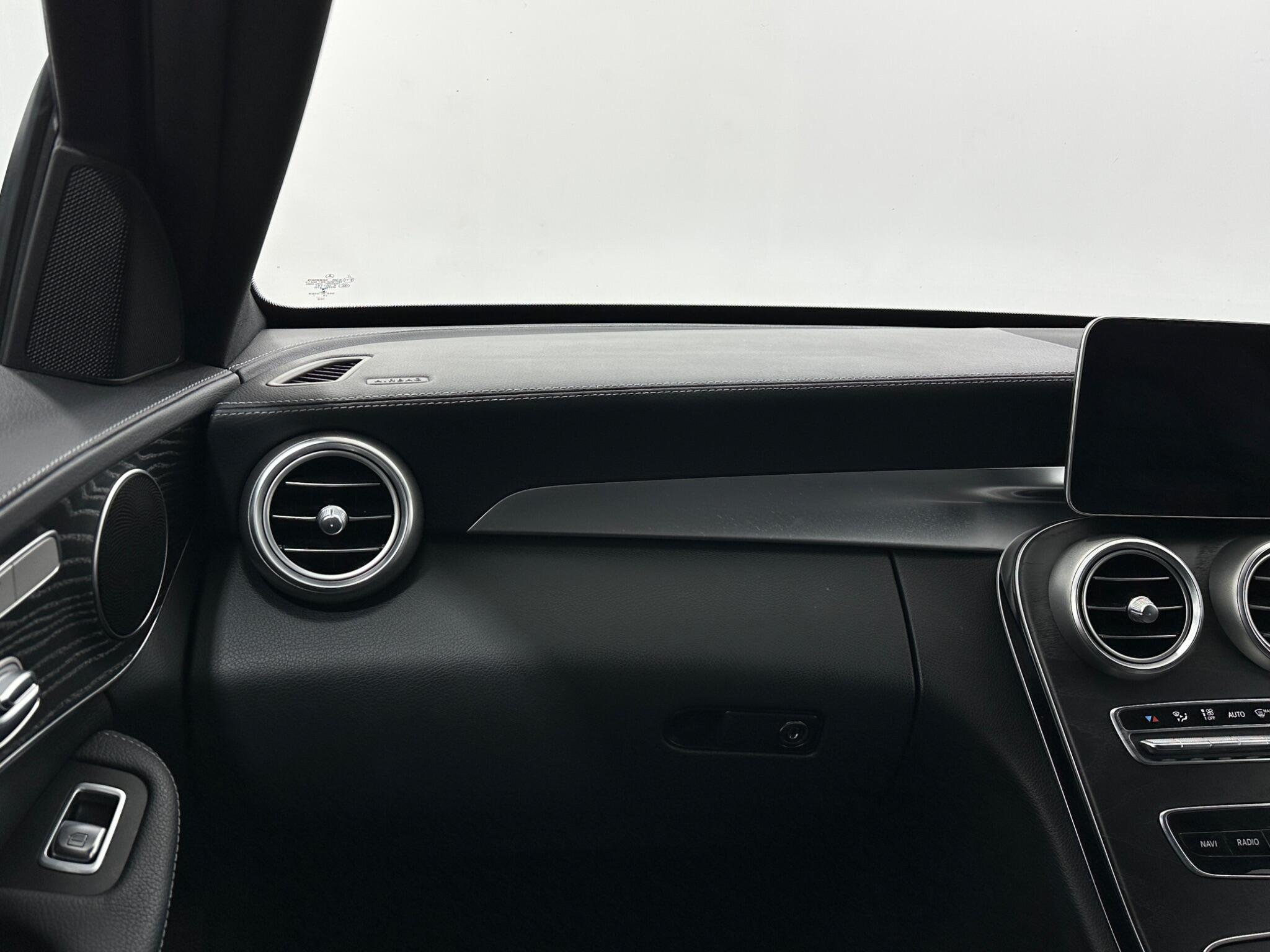 Mercedes-Benz C-Class view 31
