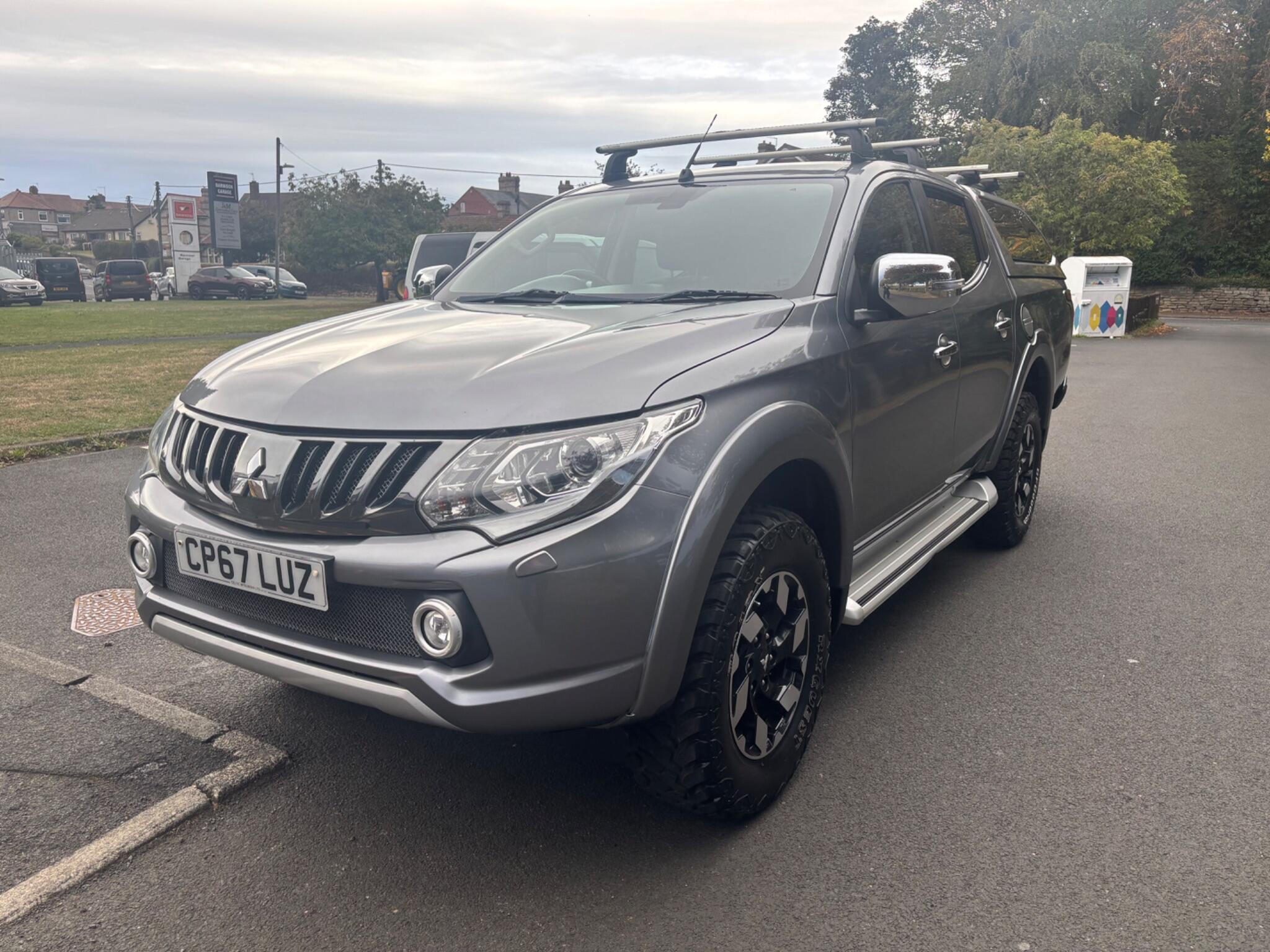 Mitsubishi L200 view 3