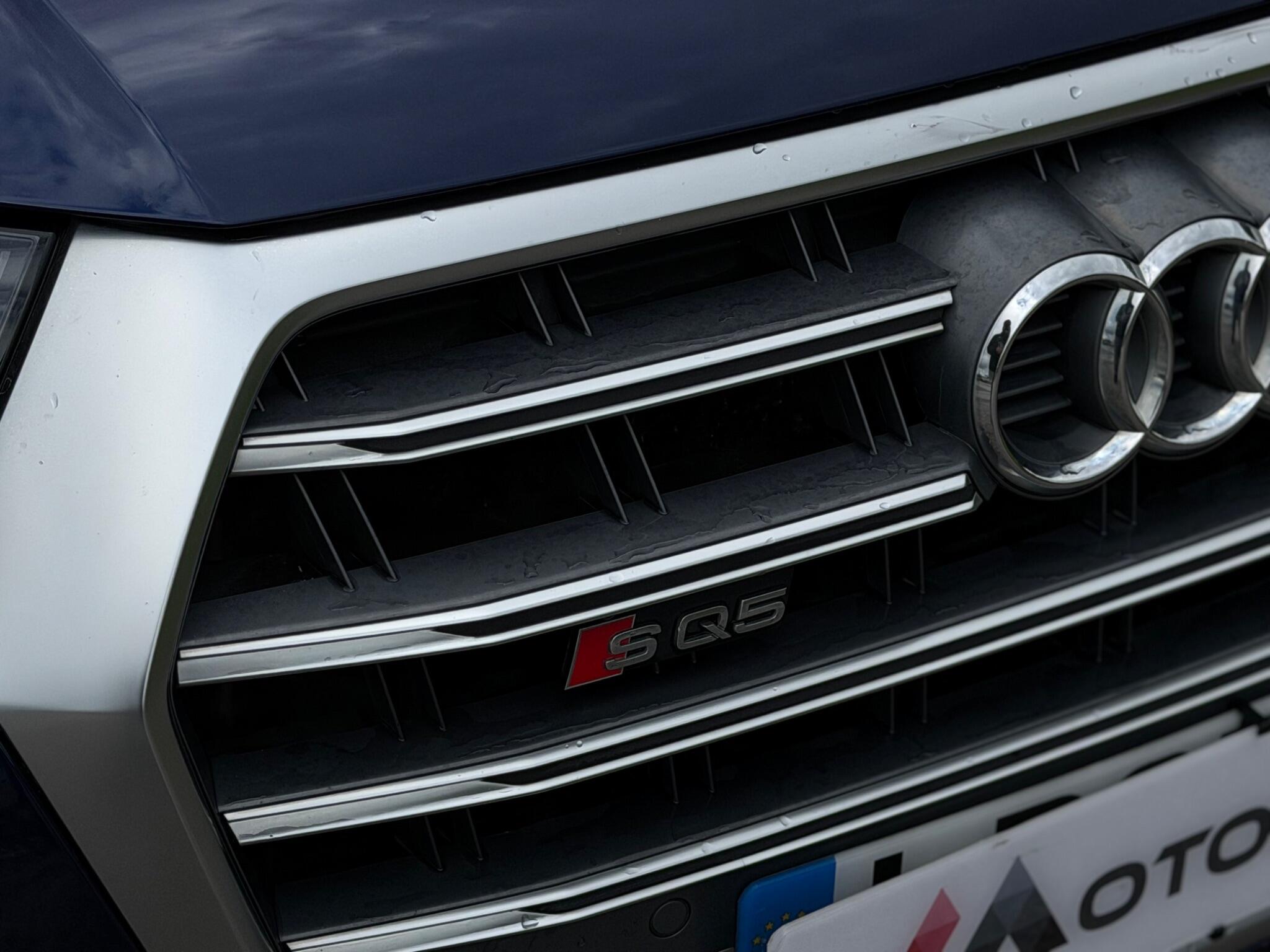 Audi SQ5 view 4