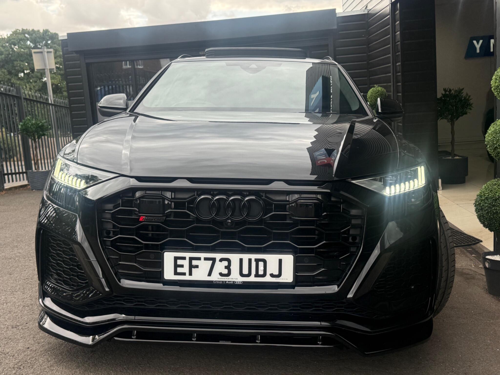 Audi RS Q8 view 12