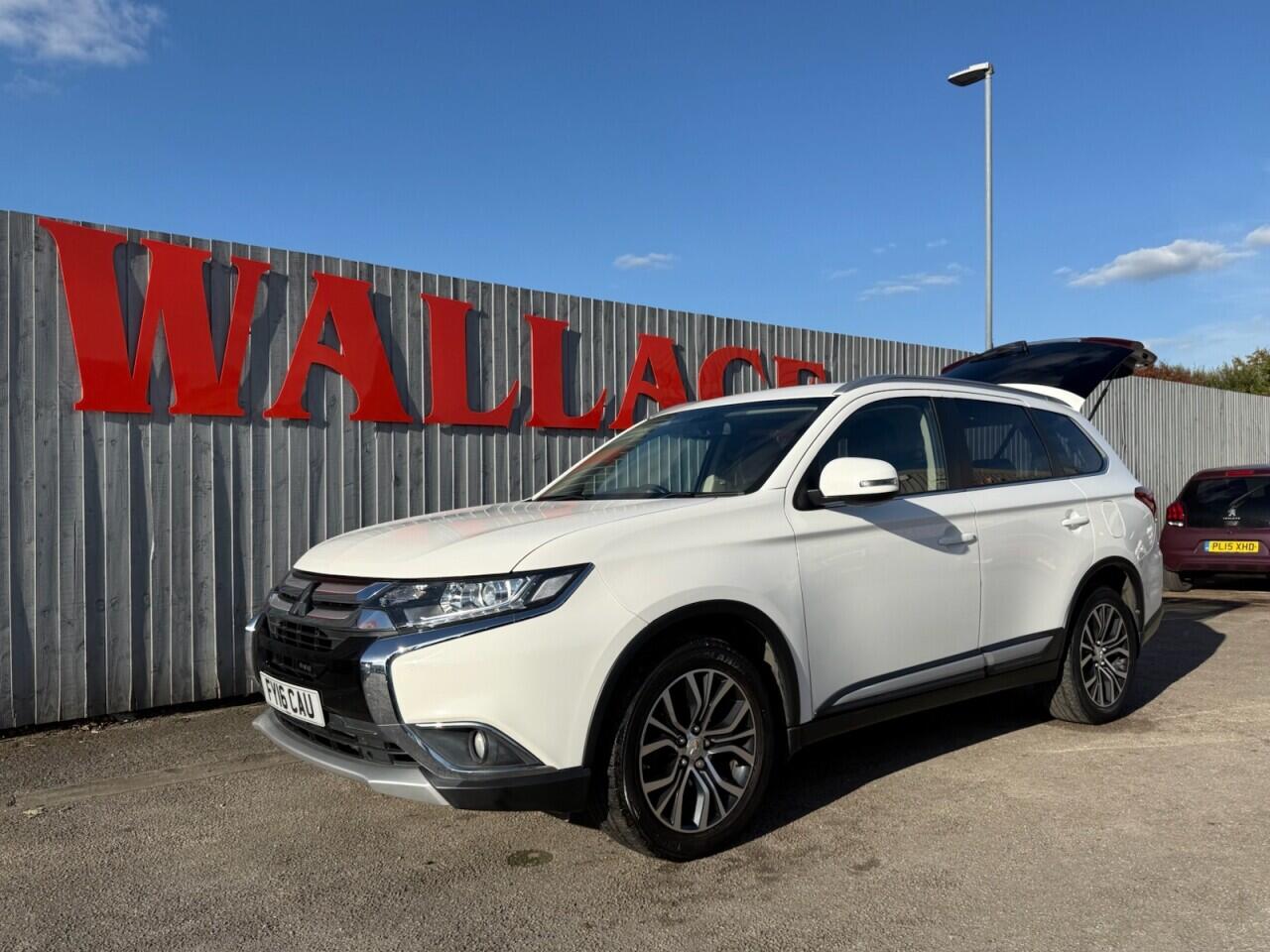 Mitsubishi Outlander view 13