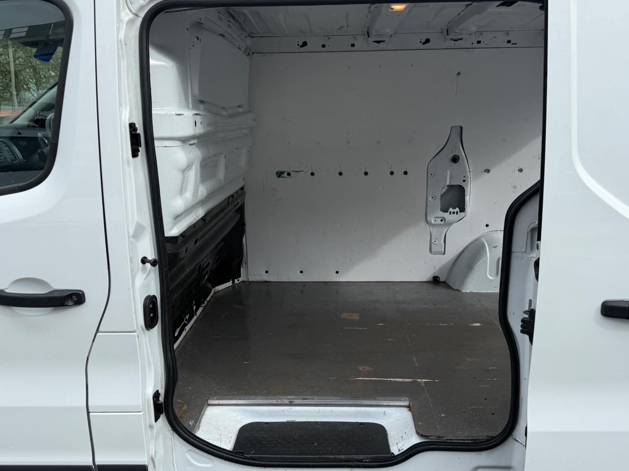 Vauxhall Vivaro - Image 36