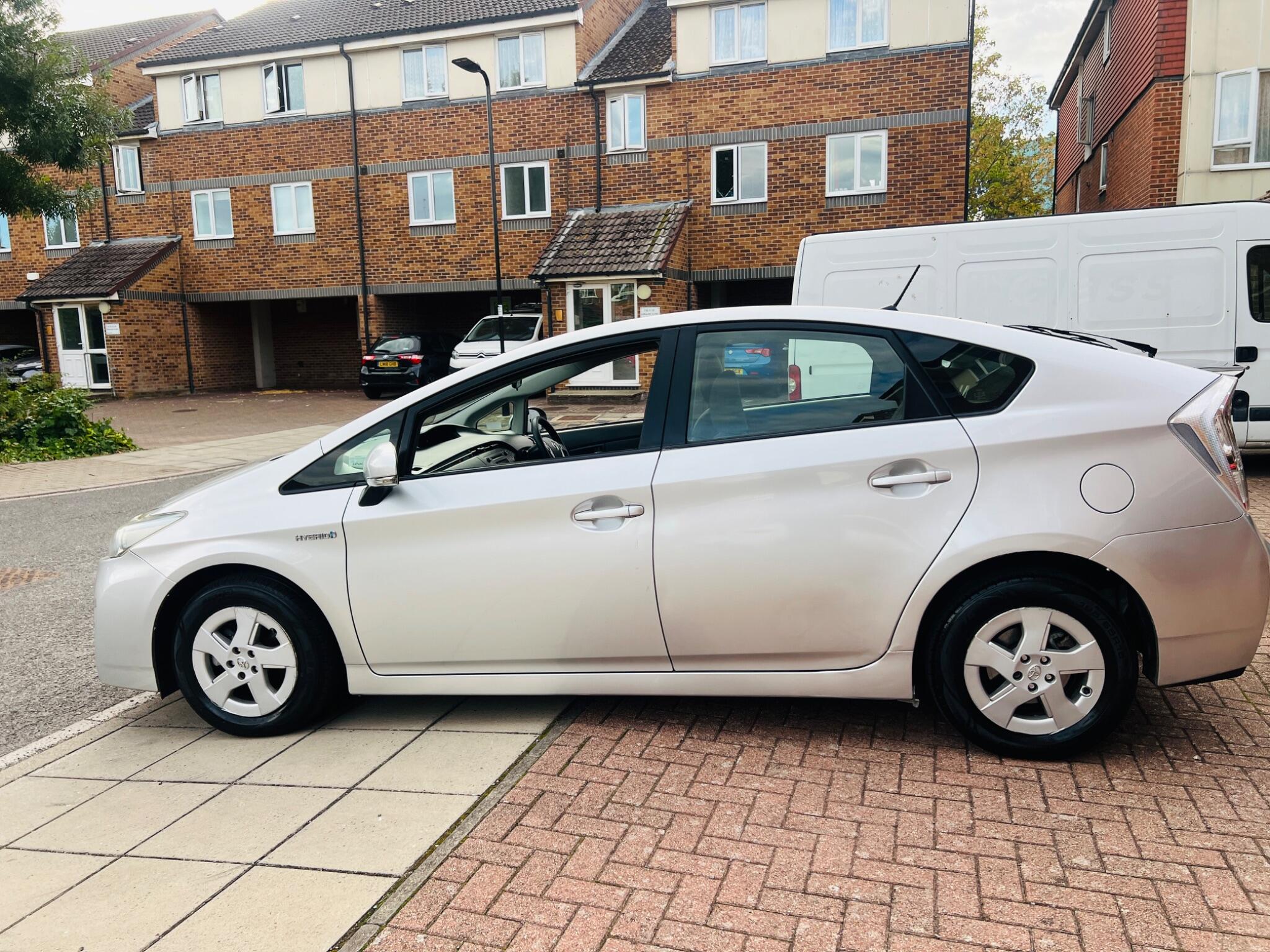 Toyota Prius view 23