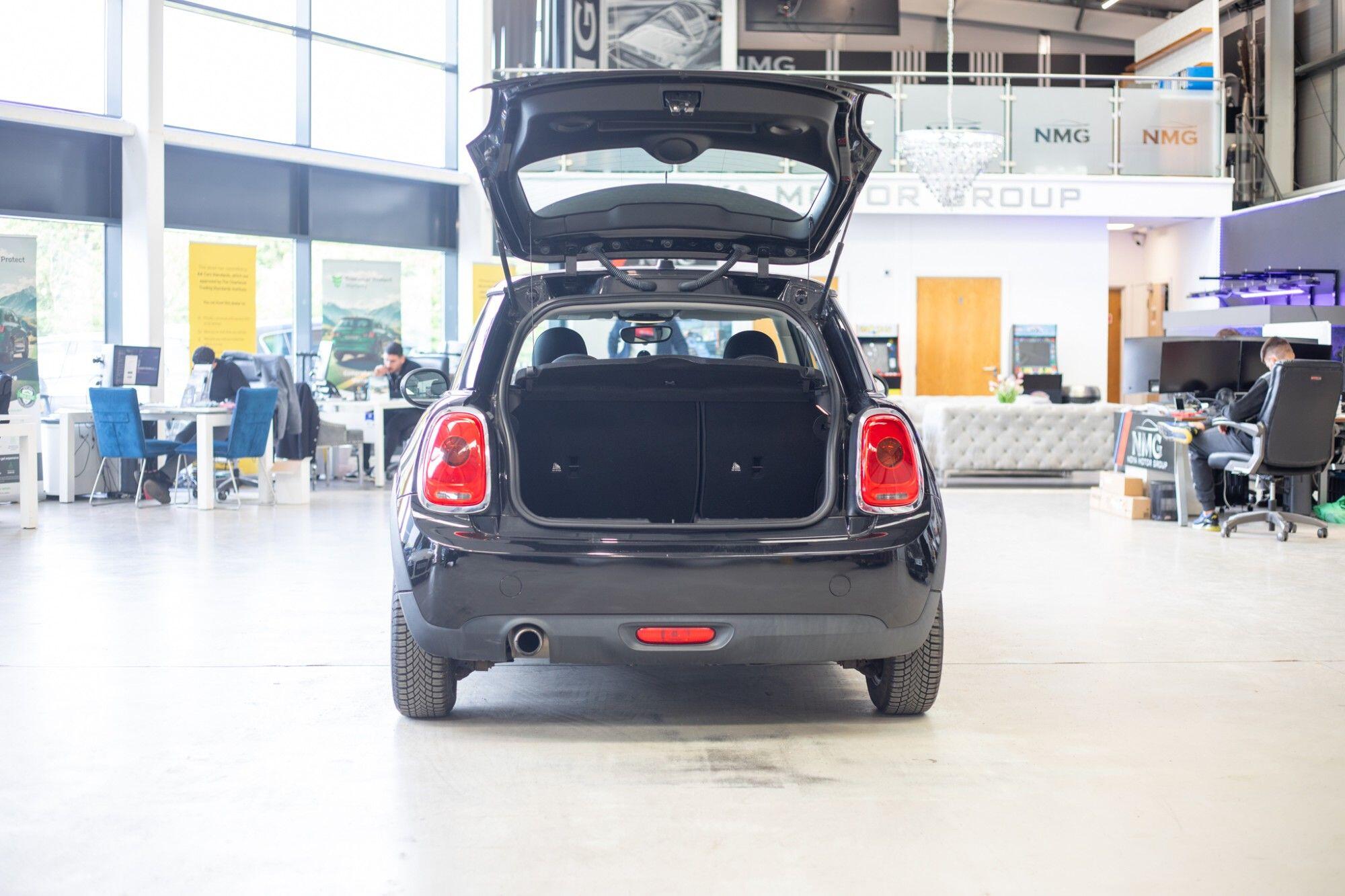 Mini Hatch view 31