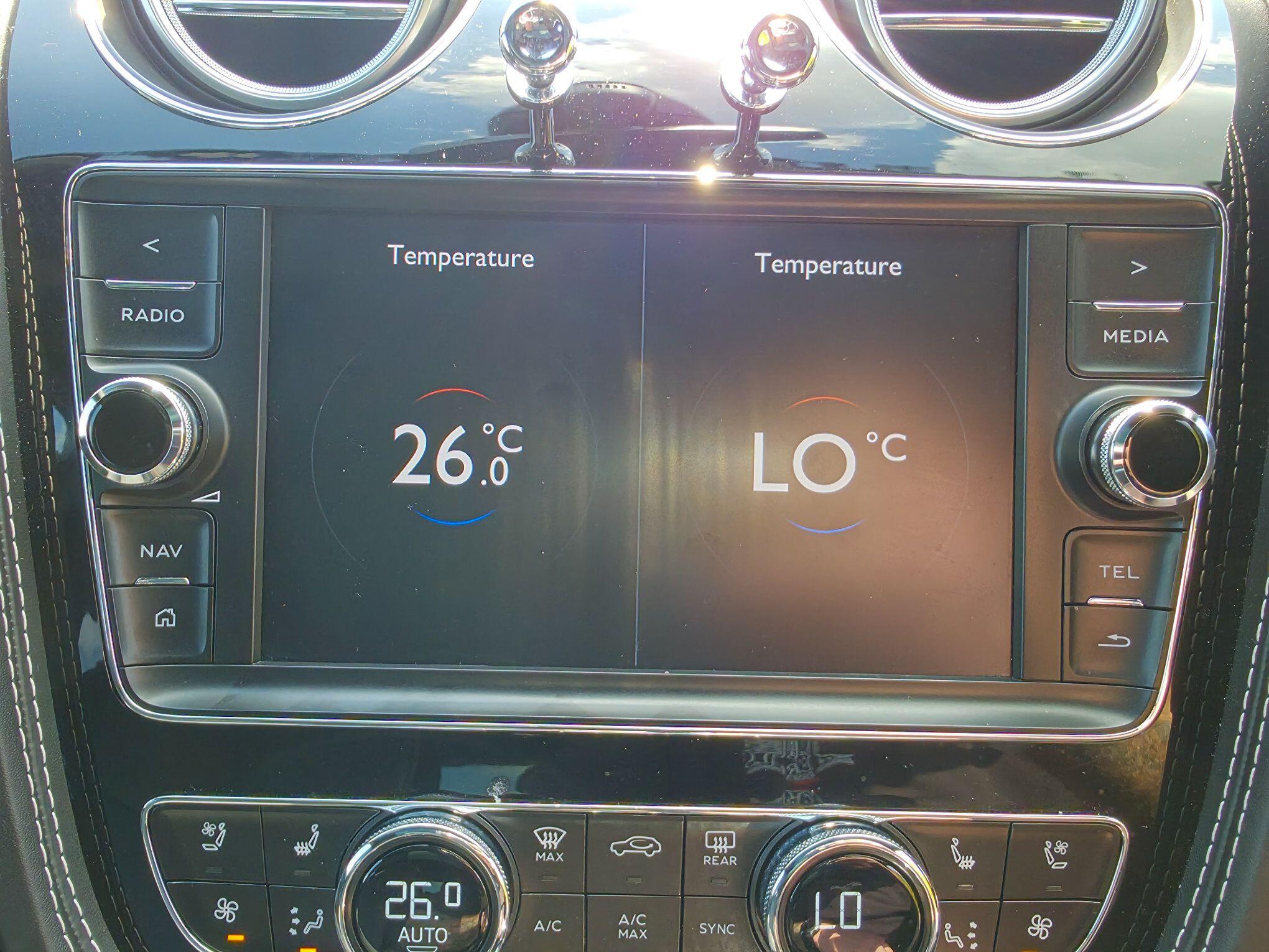 Bentley Bentayga view 21