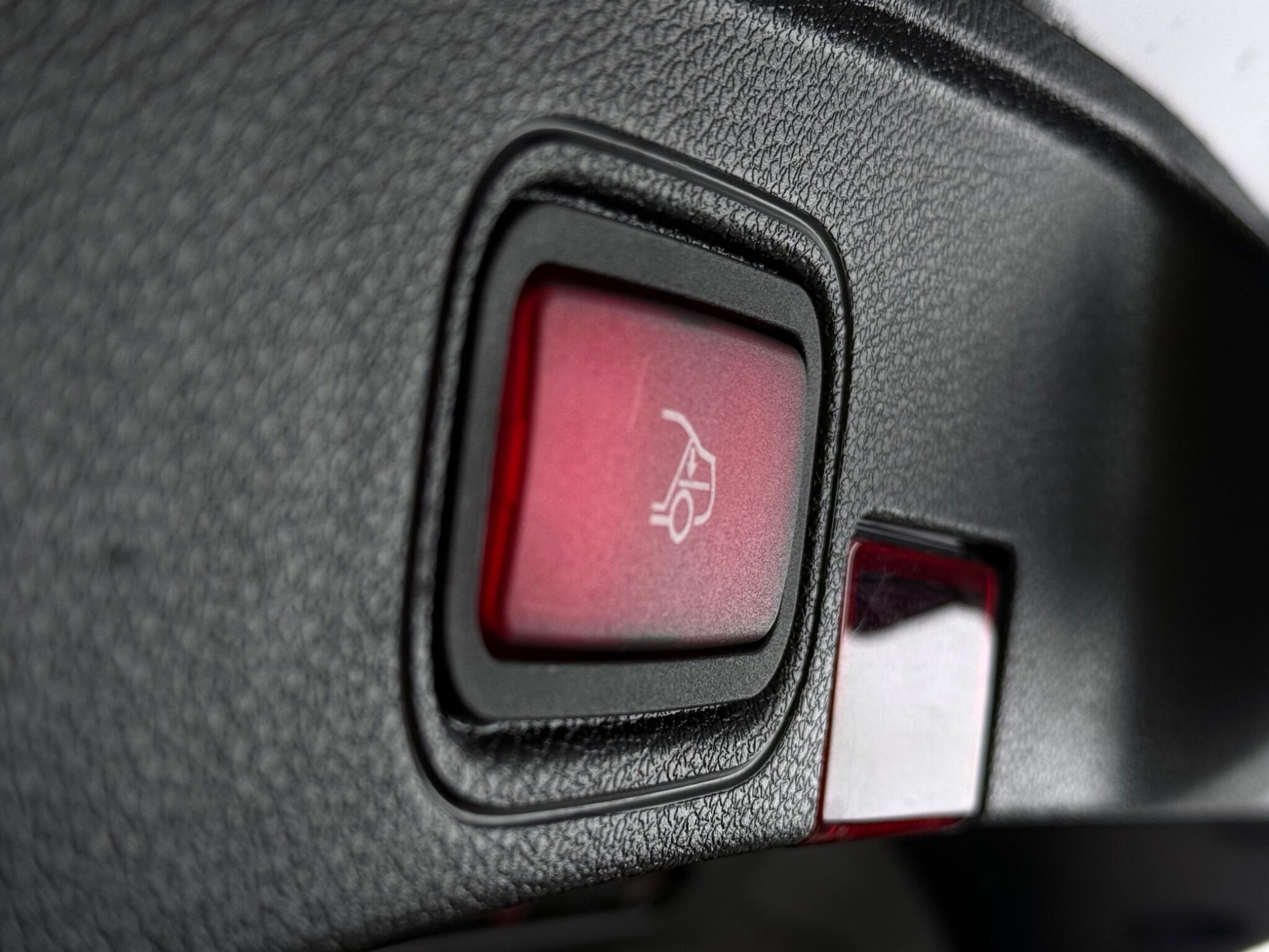 Mercedes-Benz C-Class view 14