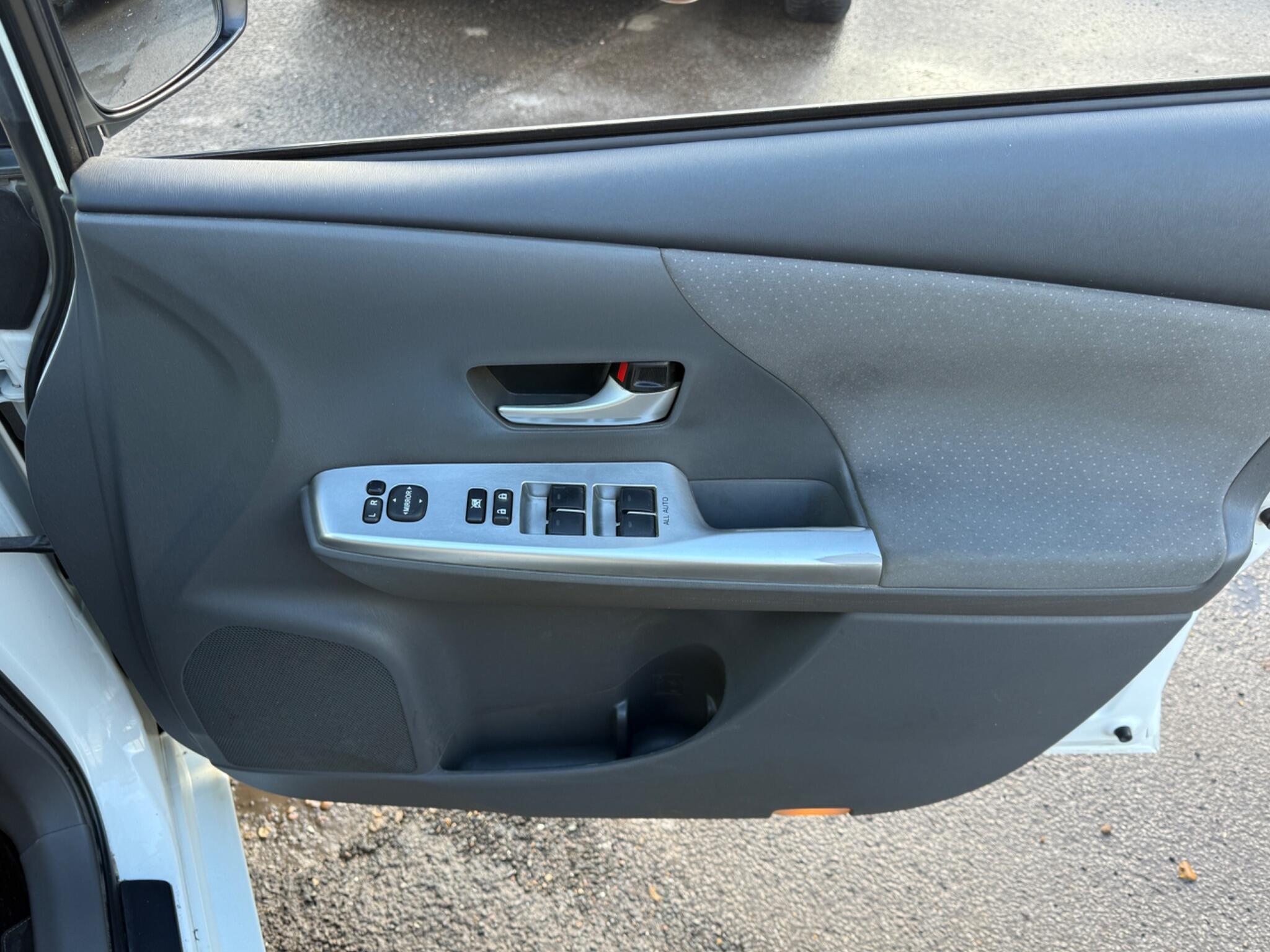 Toyota Prius+ - Image 41