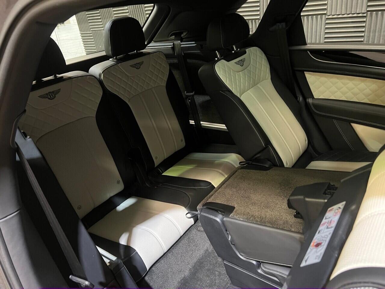 Bentley Bentayga view 18