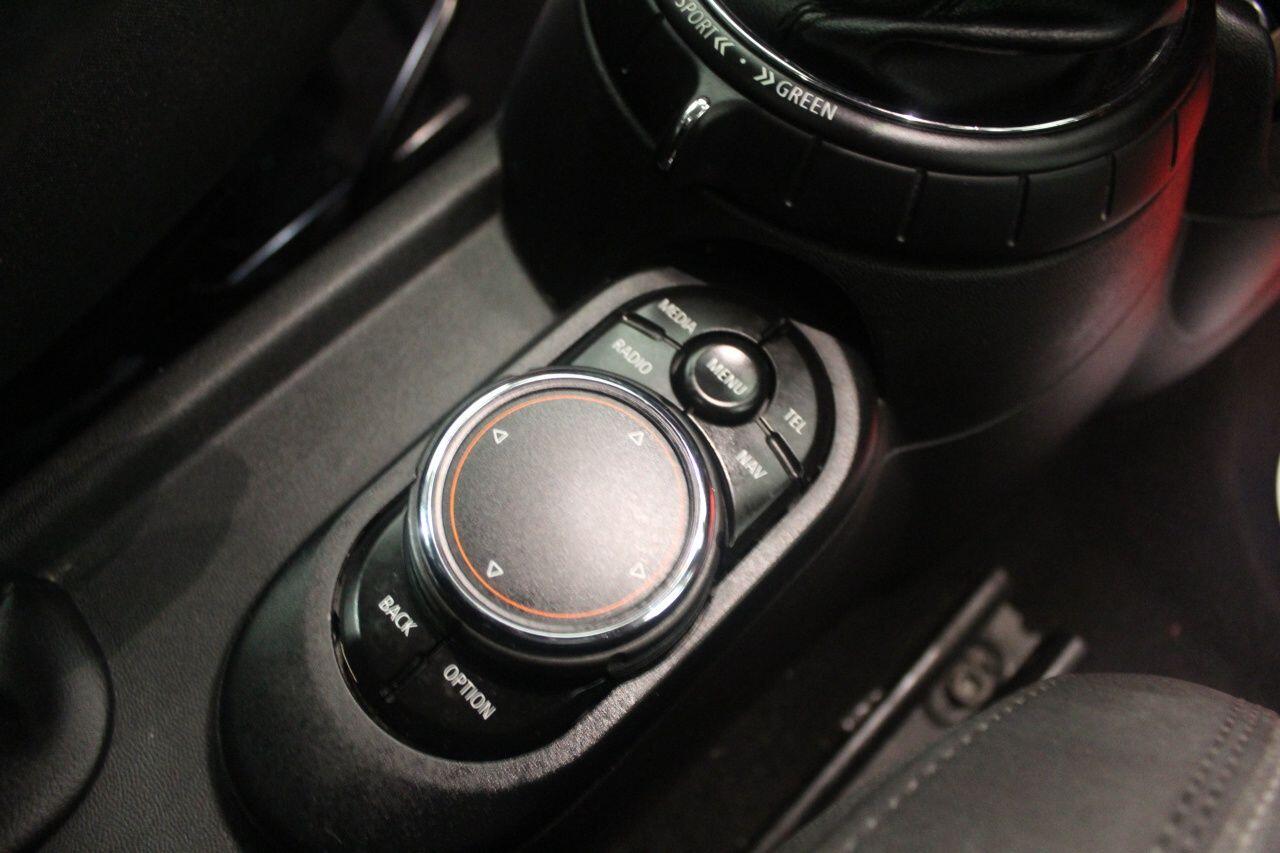 Mini Hatch view 41
