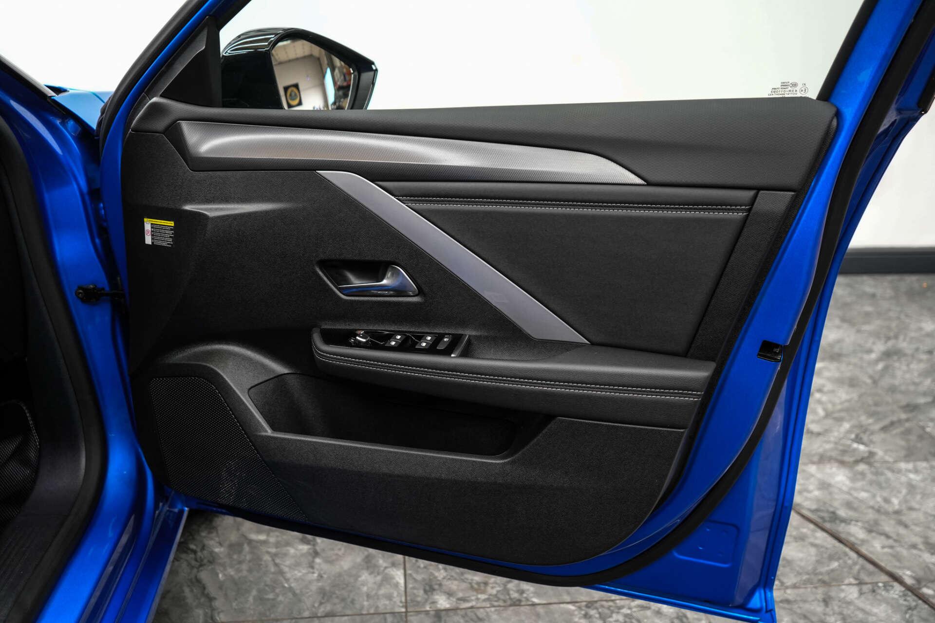 Vauxhall Astra Electric view 22