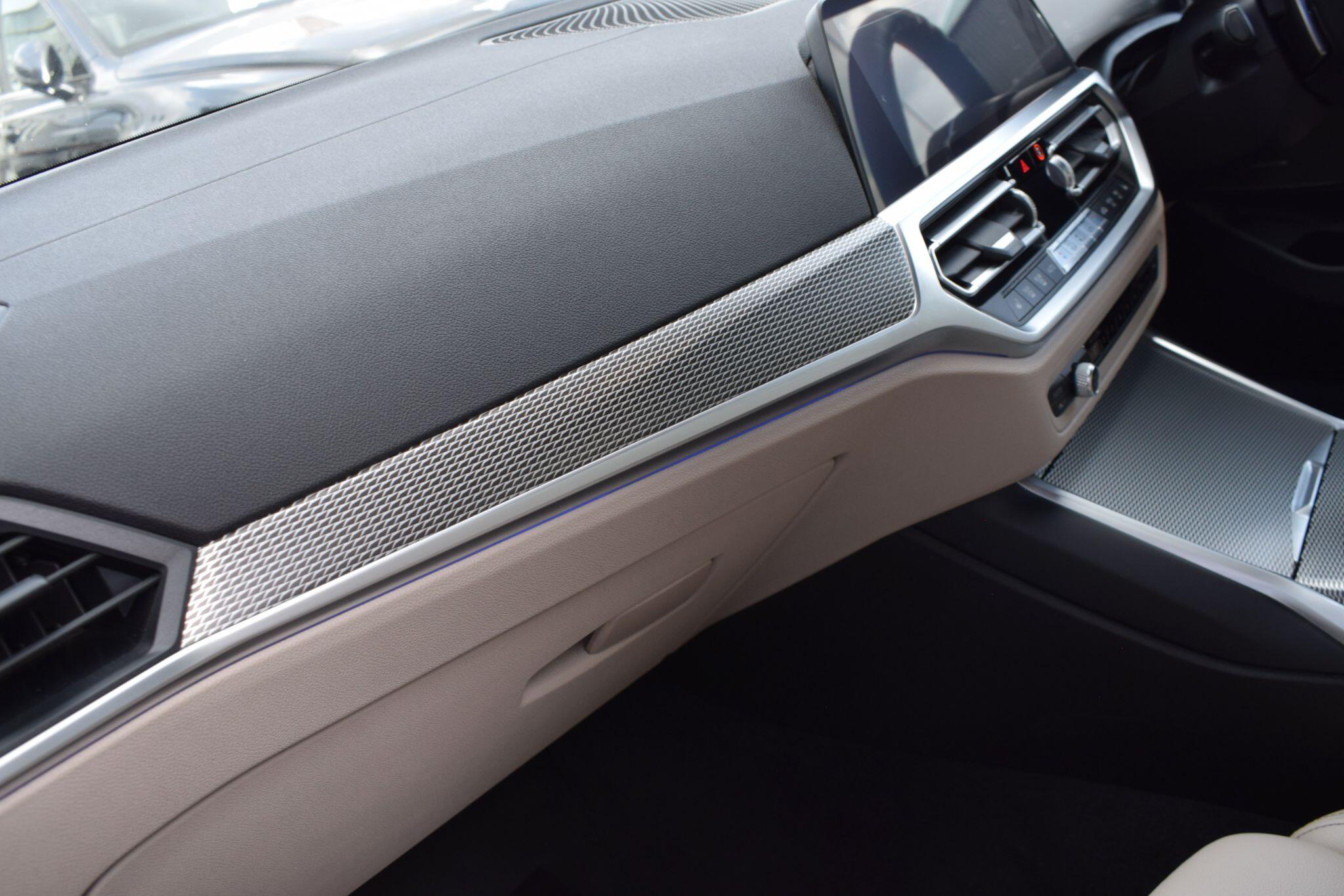 BMW 3 Series view 11