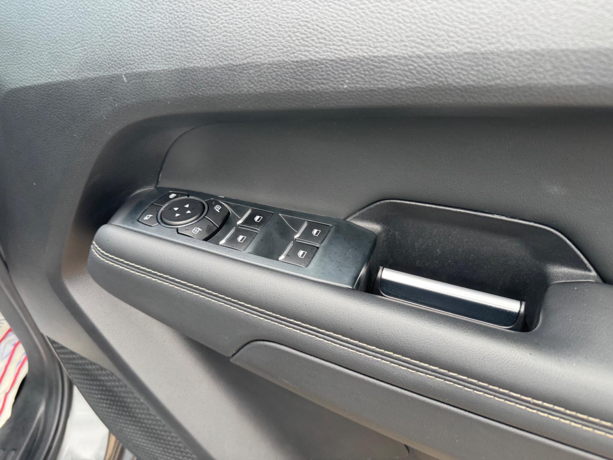 Volkswagen Amarok view 25