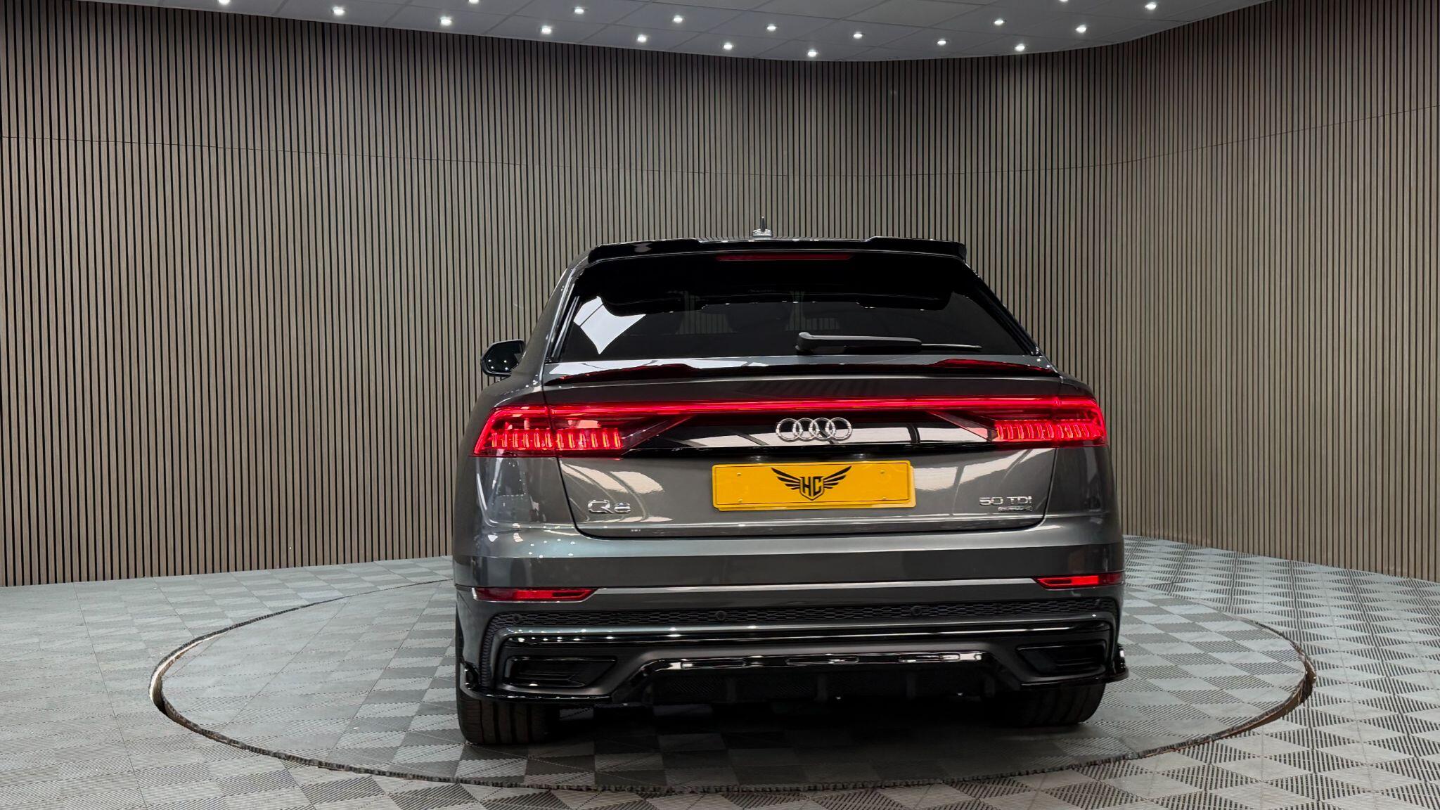 Audi Q8 view 43