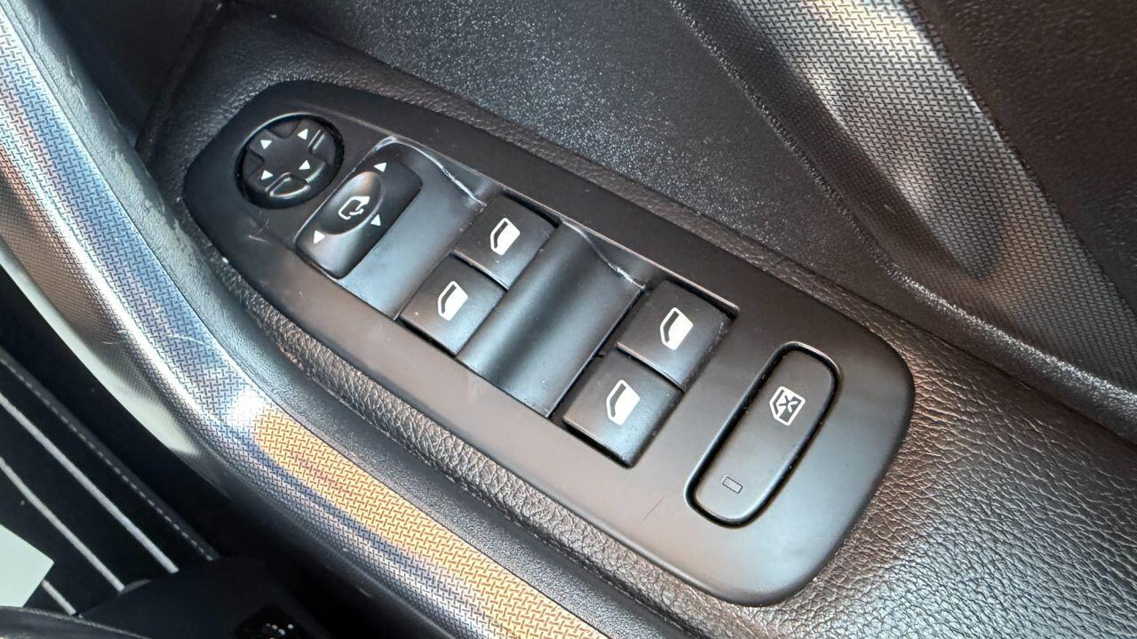 Peugeot 2008 view 32
