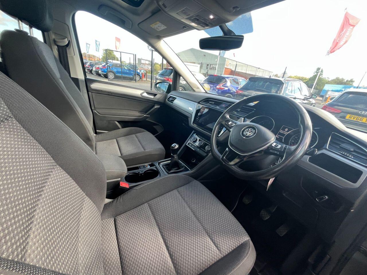 Volkswagen Touran view 11