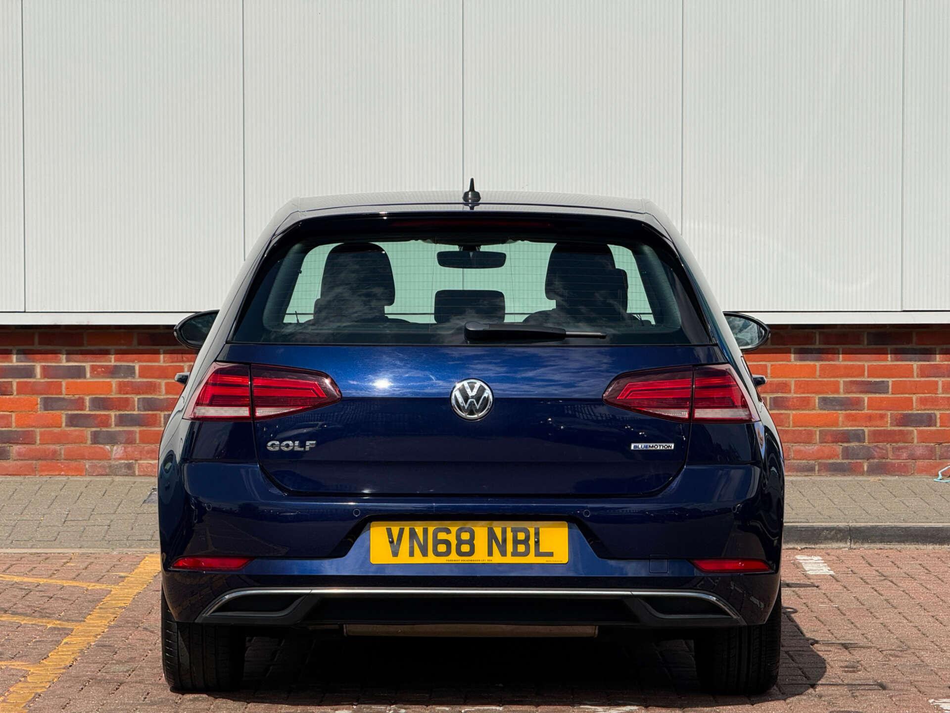 Volkswagen Golf view 9