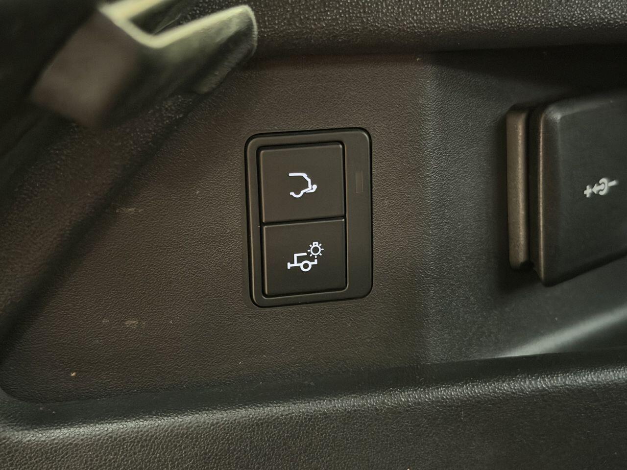 Land Rover Discovery Sport view 38