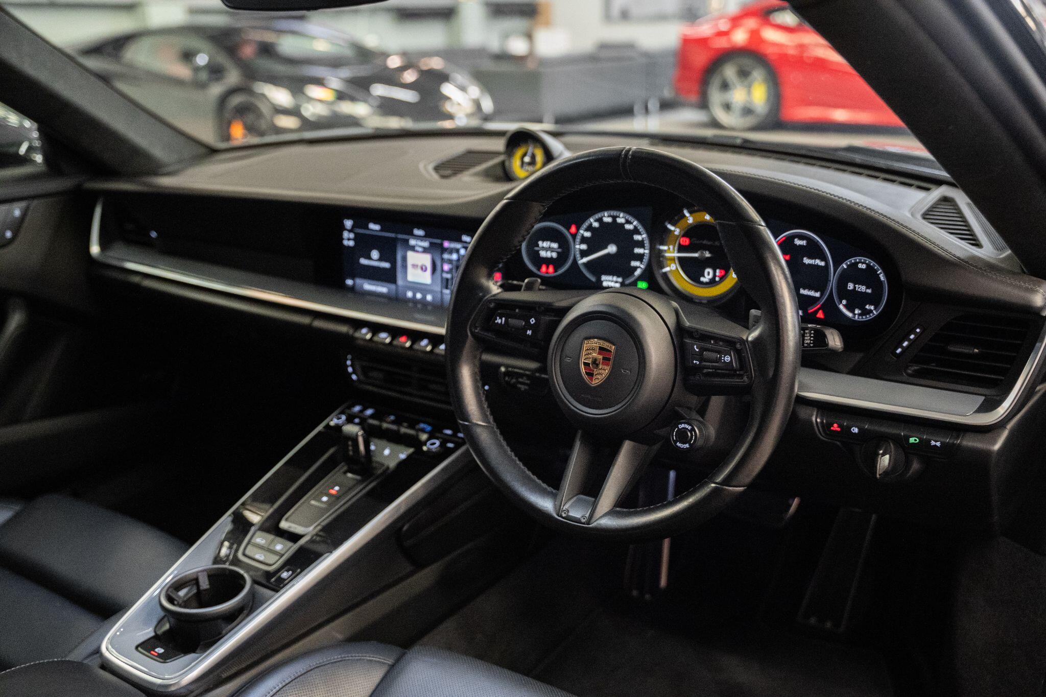 Porsche 911 view 19