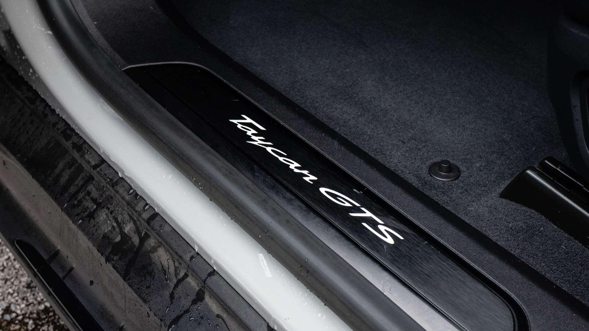 Porsche Taycan view 27