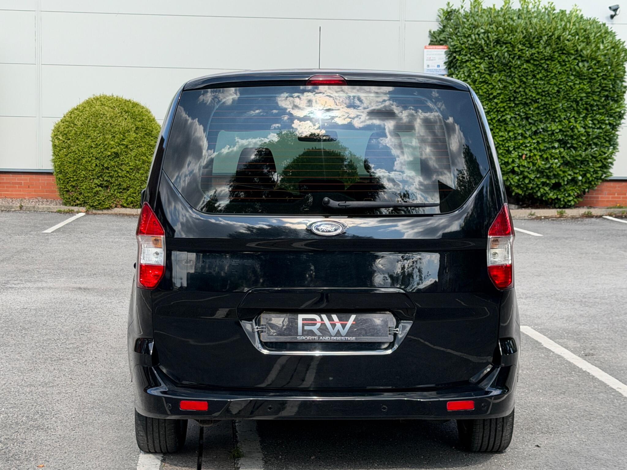 Ford Tourneo Courier view 42