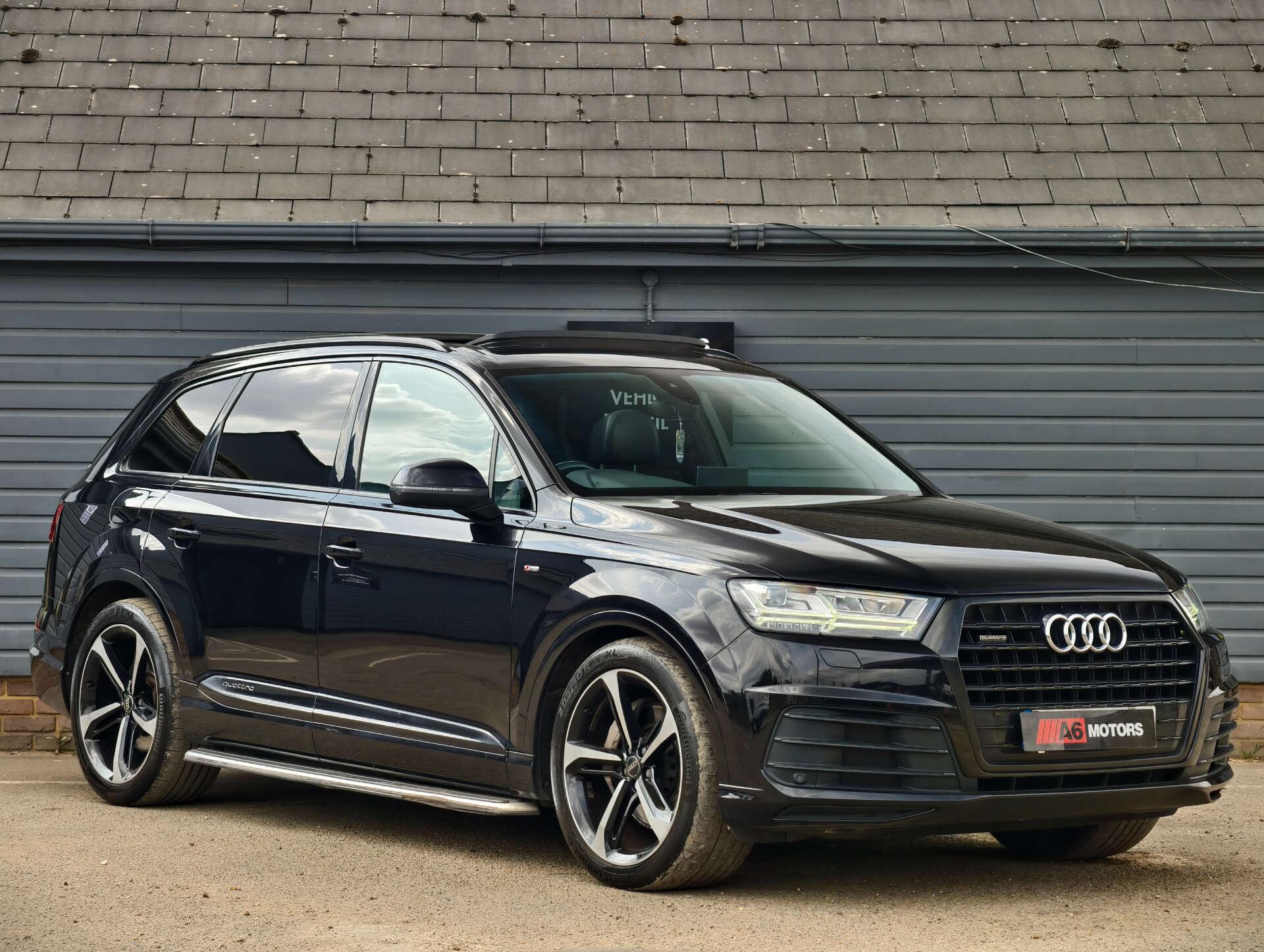 Audi Q7 view 5