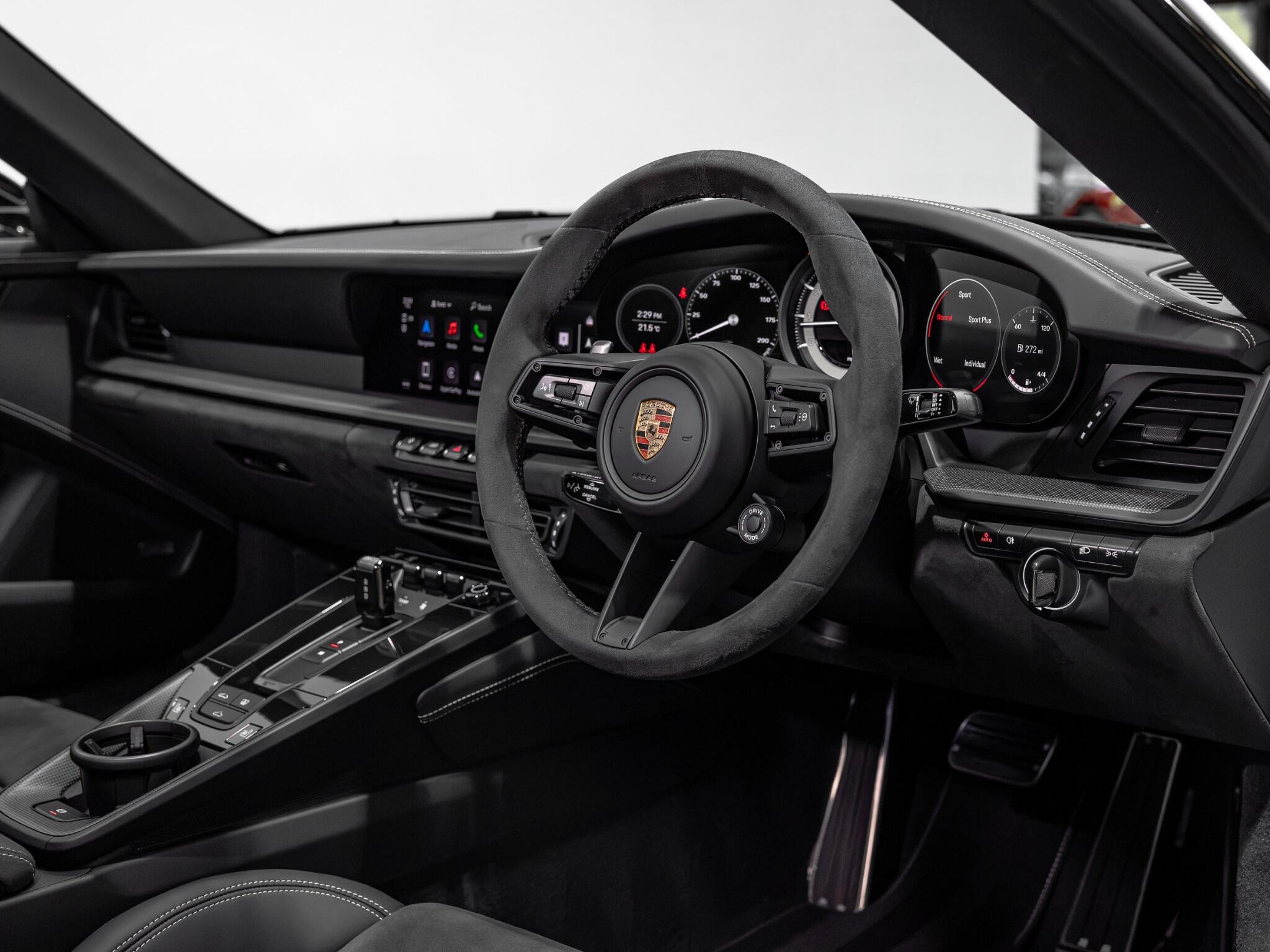 Porsche 911 view 16