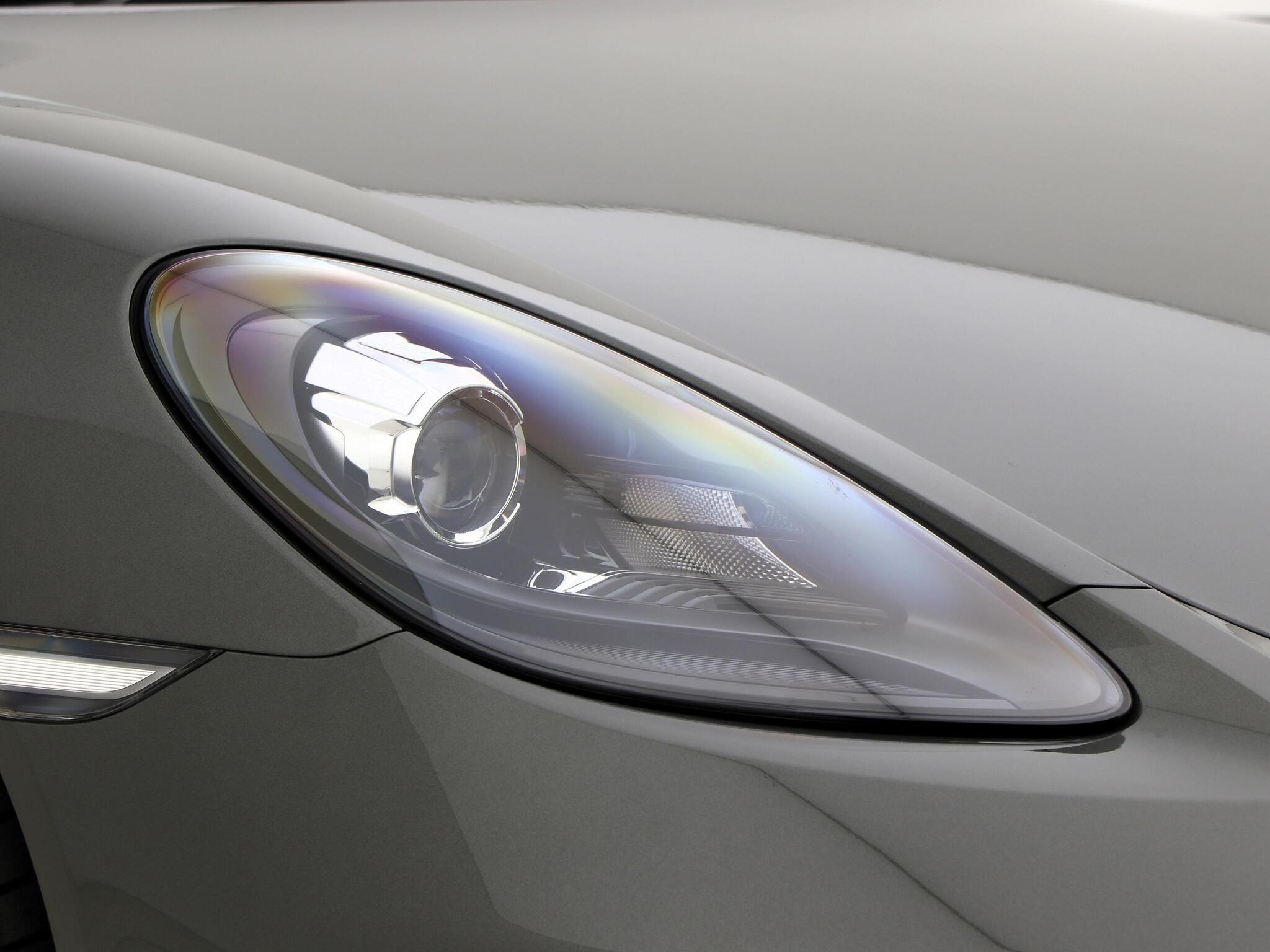 Porsche Cayman view 12