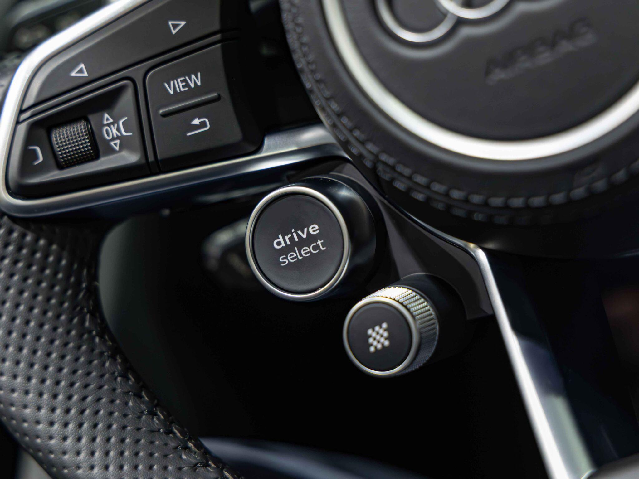 Audi R8 view 24