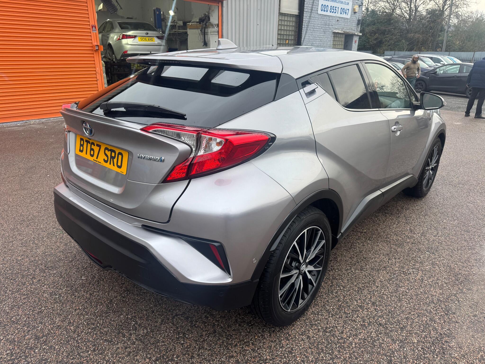 Toyota C-HR view 4