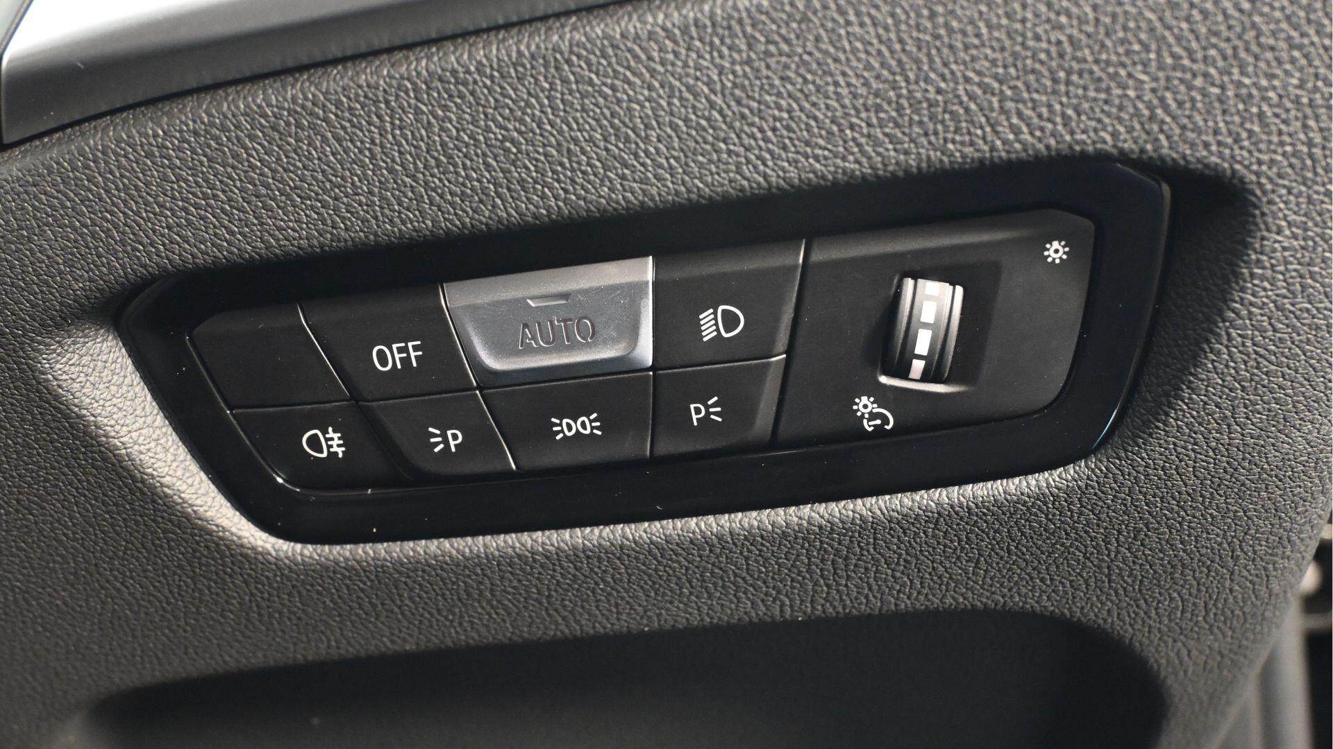 BMW 3 Series view 24