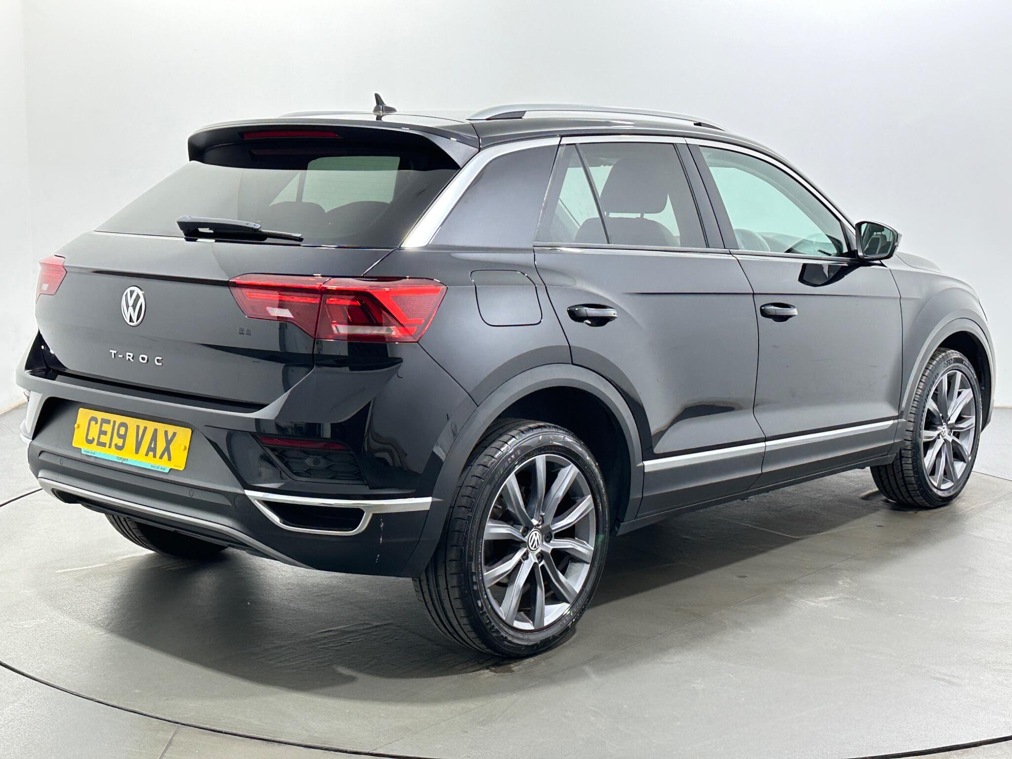 Volkswagen T-Roc view 8