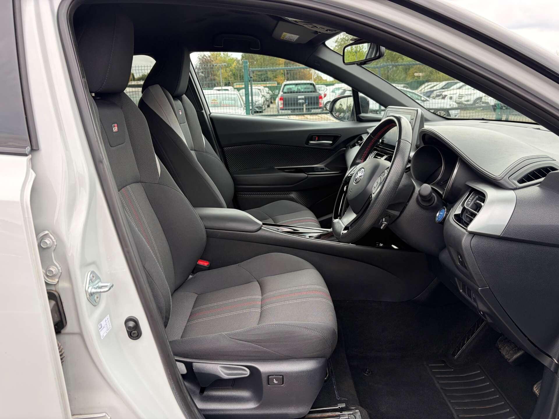 Toyota C-HR view 35