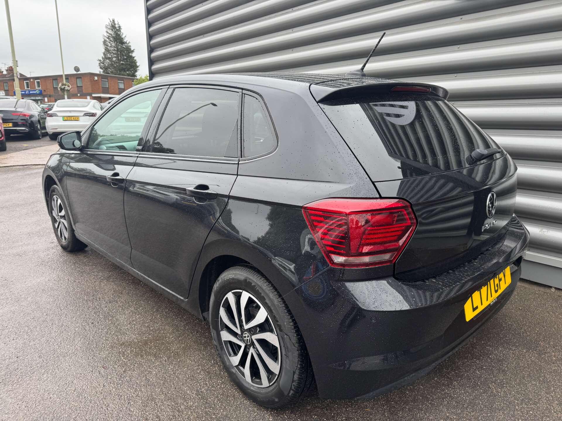 Volkswagen Polo view 5