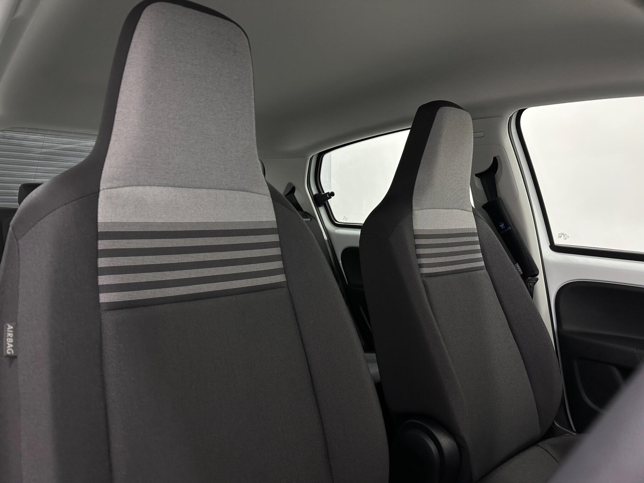 Volkswagen Up! view 29