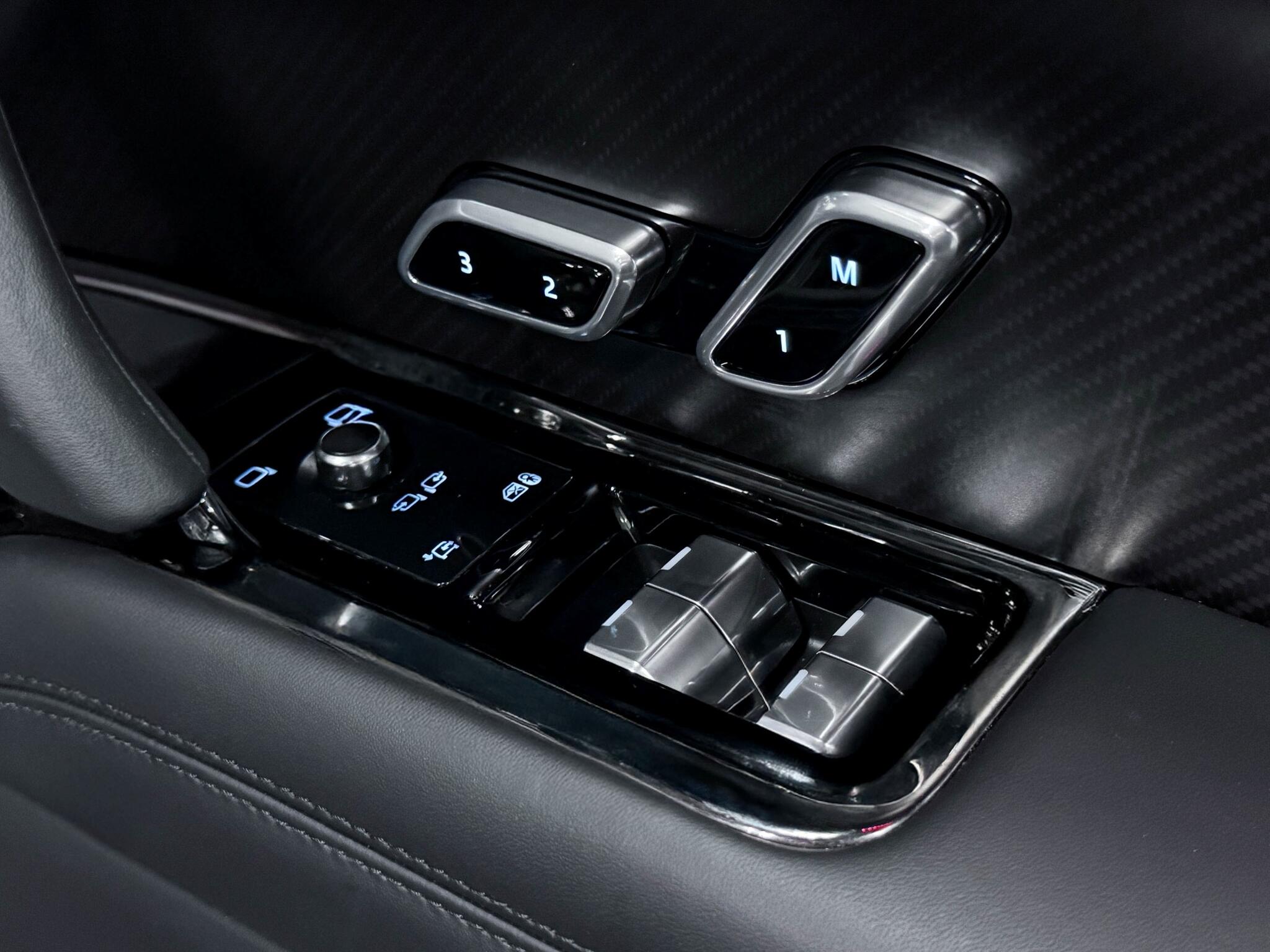 Land Rover Range Rover Sport view 40