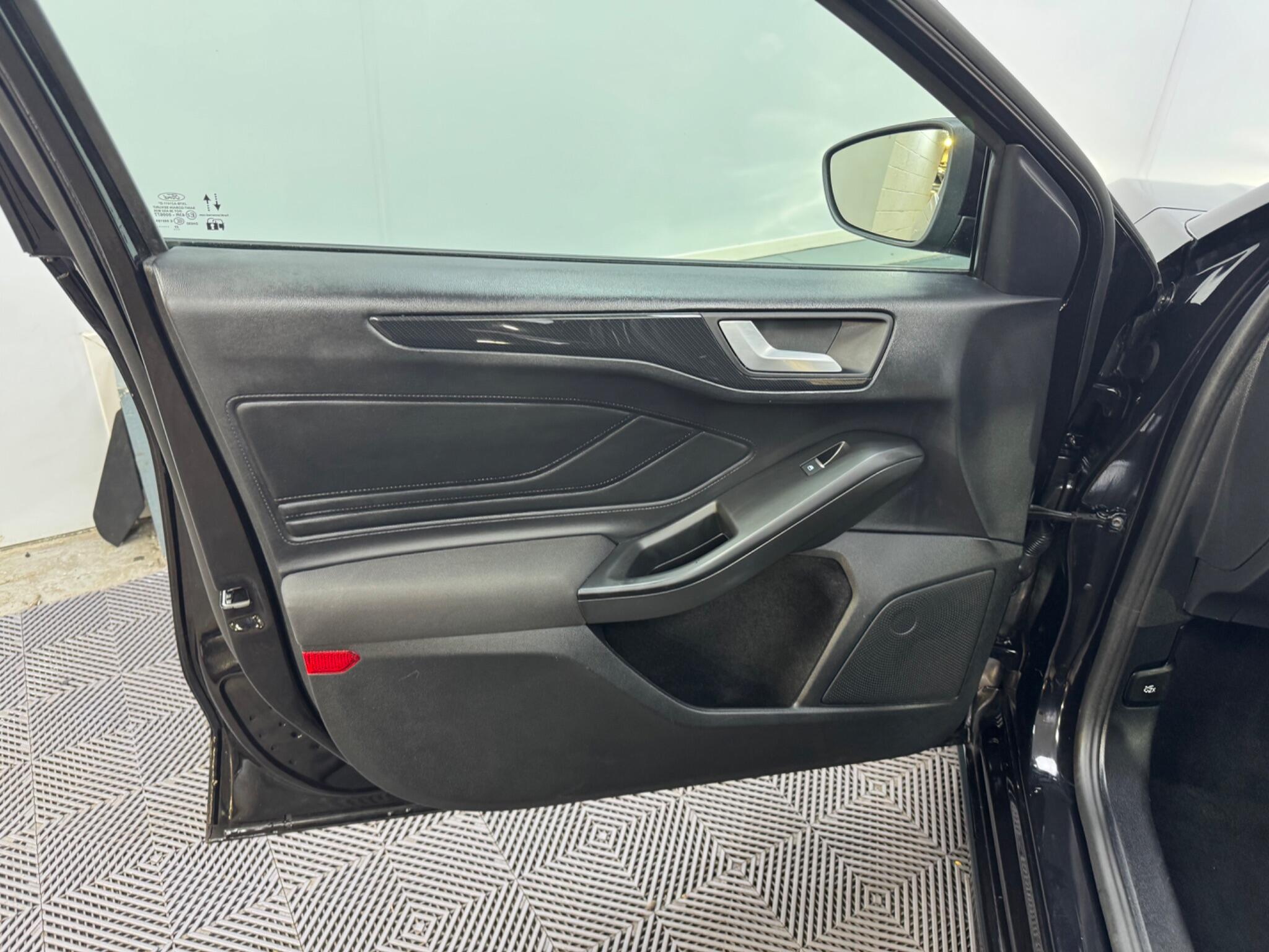 Ford Focus view 38