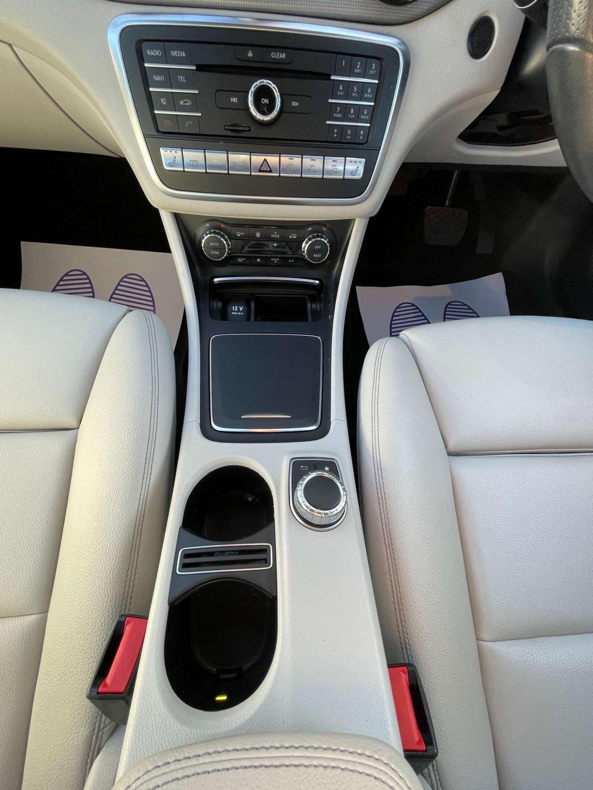 Mercedes-Benz Gla view 12