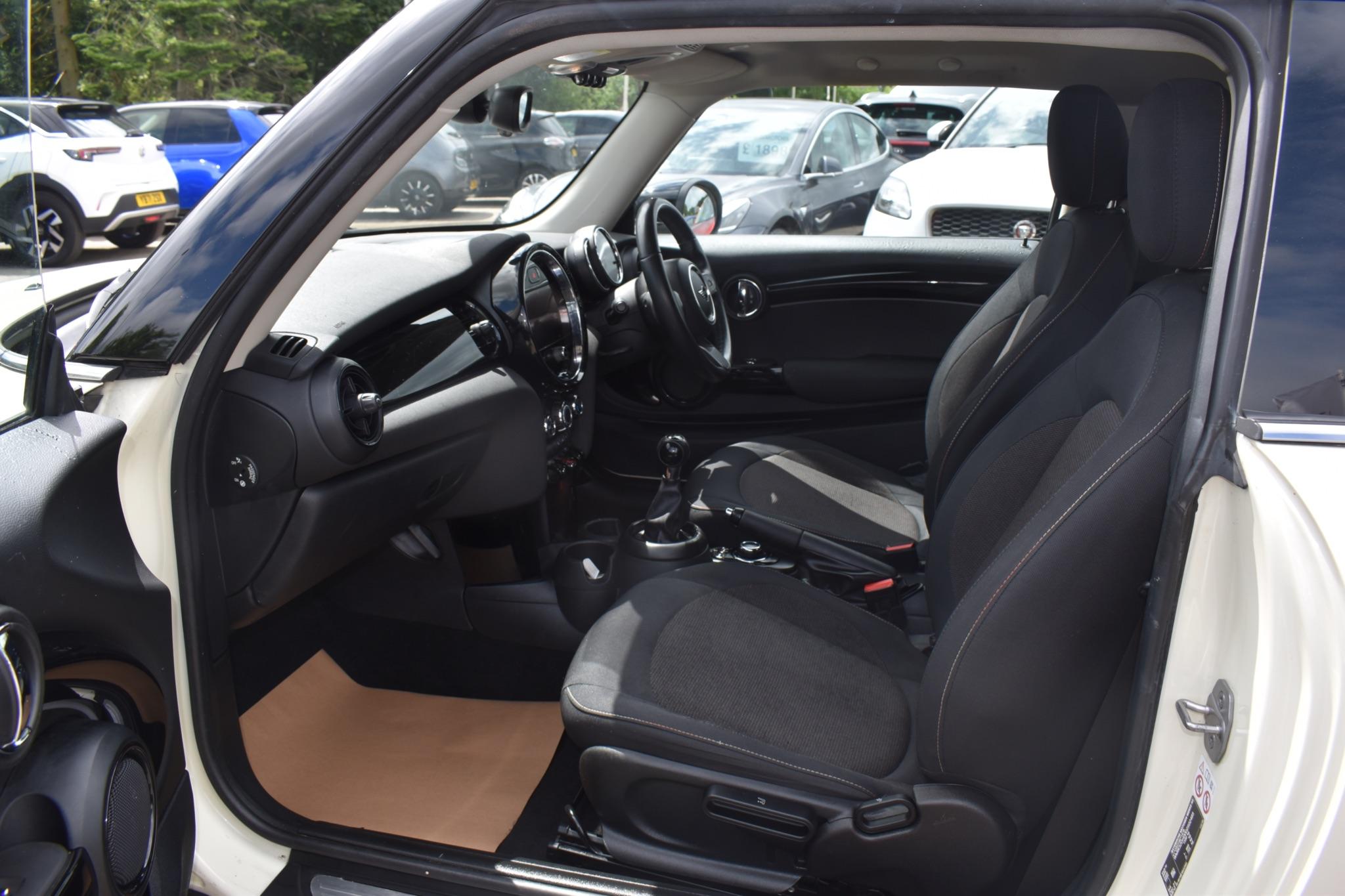 Hatch - 1.5 Cooper Classic Euro 6 (s/s) 3dr - Image 8