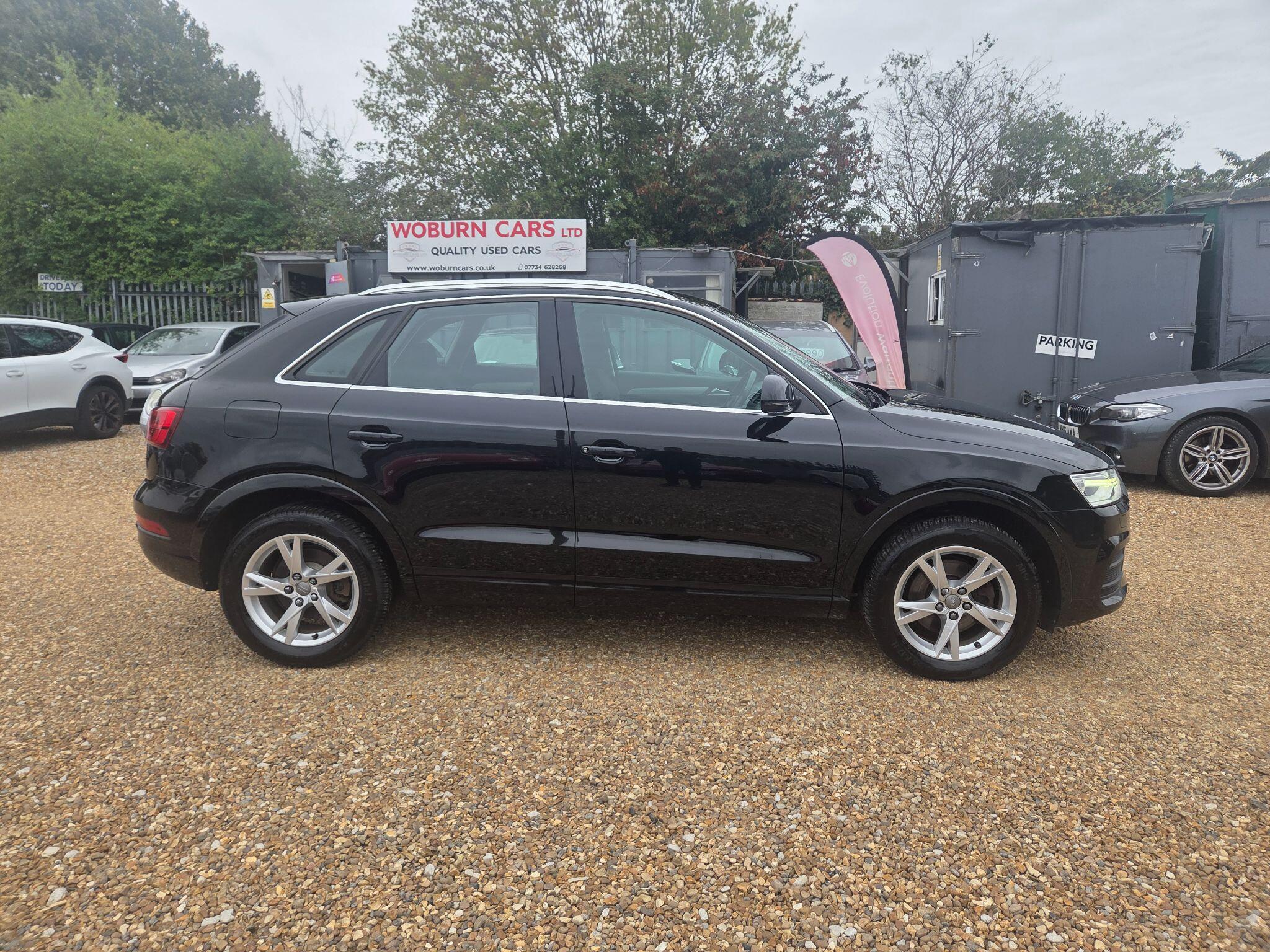 Audi Q3 view 25