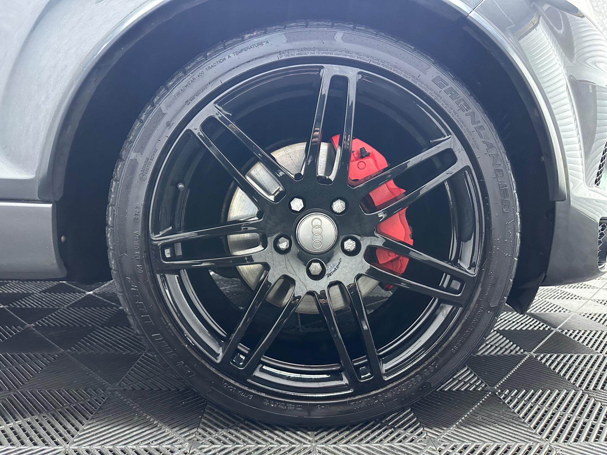 Audi Q7 view 18